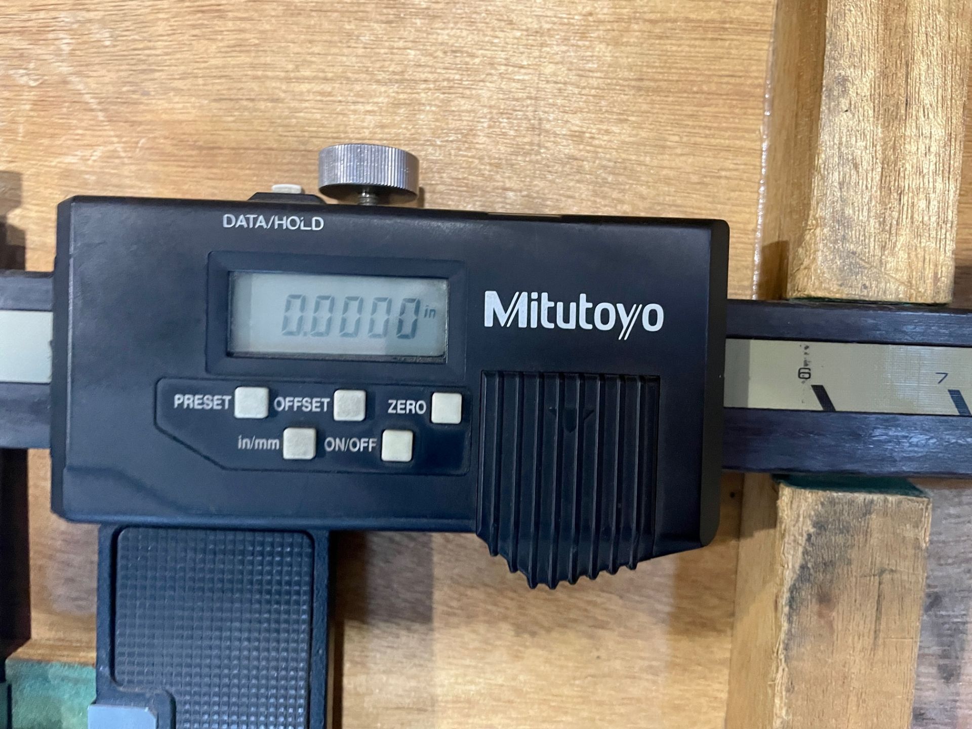 MITUTOYO CF DIGIMATIC 60" CALIPER / SR44 1.5 VOLT BATTERY / BOX INCLUDED (LOCATED AT 1731 RTE. - Image 3 of 4