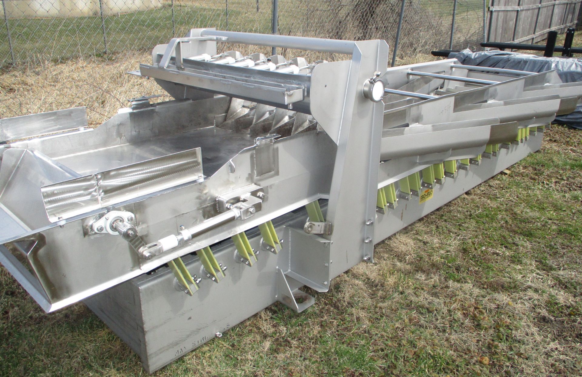 Key IS Flow S/S Vibrating Conveyor: 36"W X 17'6"L Open Tray Design with (6) 6"W X 6"D, U Shaped - Image 2 of 2