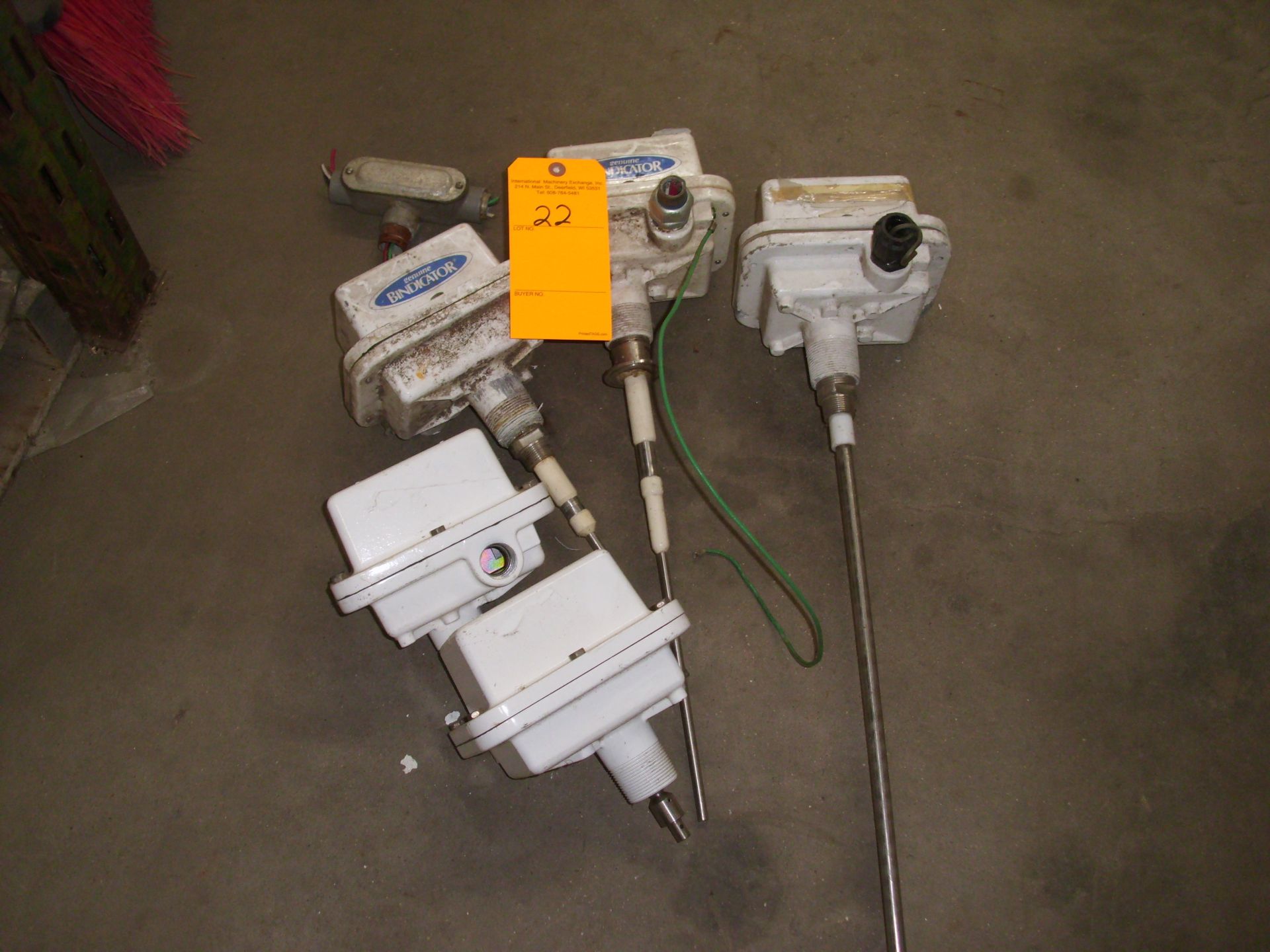 Lot of Assorted Bindicator Level Controls with Various Probe Lengths.