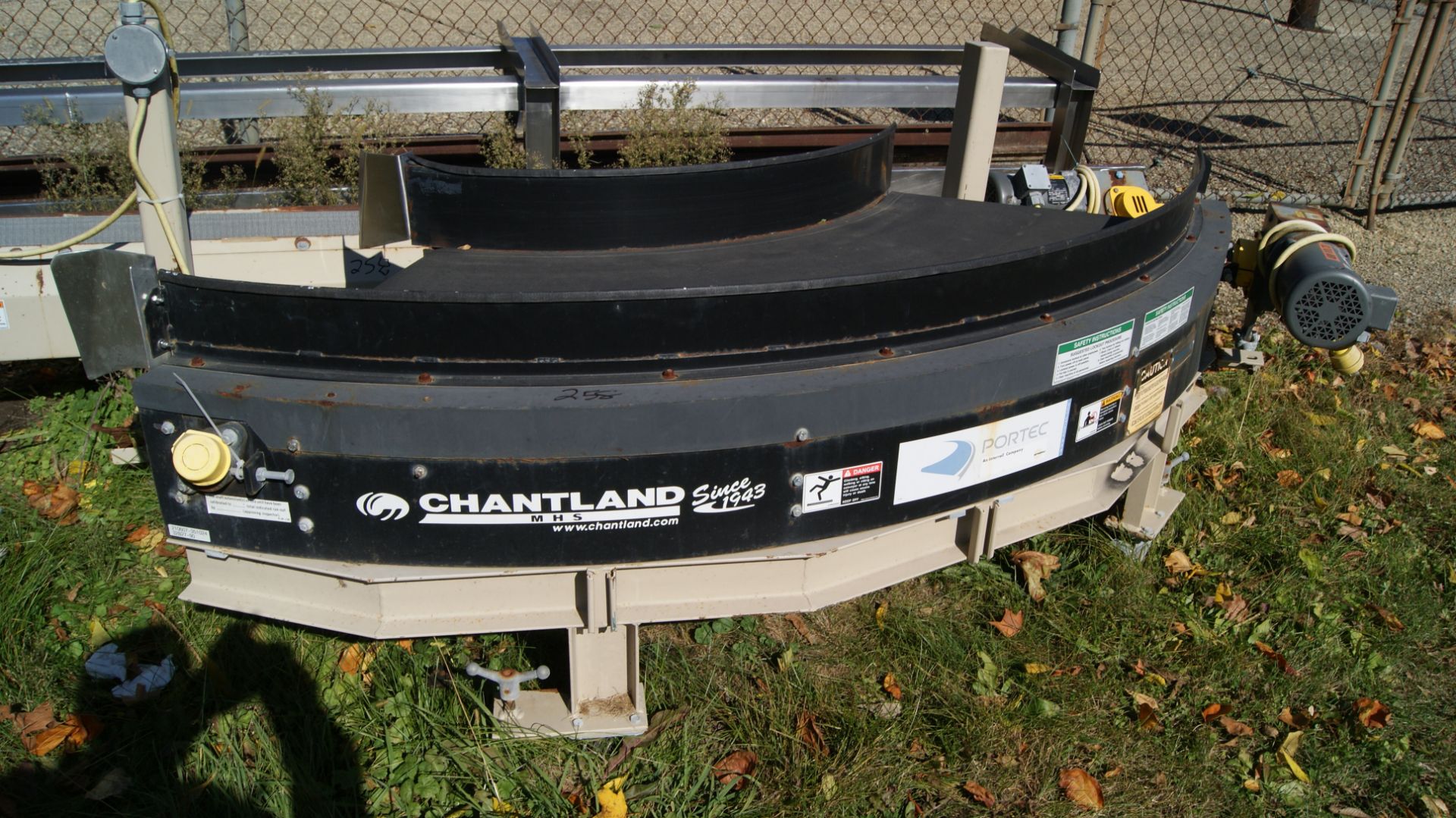 Chantland Powder Bag System Includes Bag Compression Unit and 11'8"L V Bottom Conveyor with - Image 3 of 5