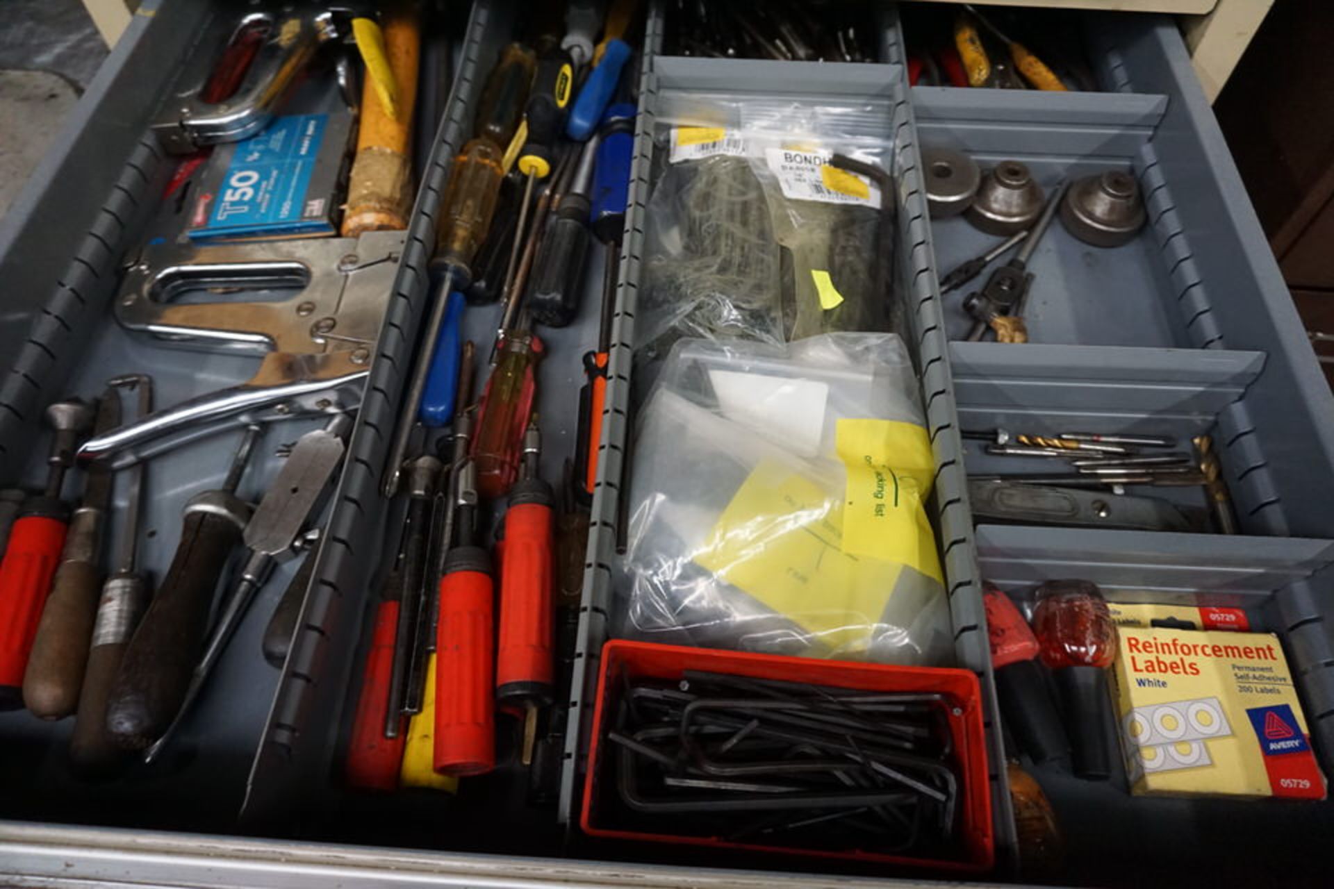 (6) DRAWER TOOL CABINET W/ CONT: ABRASIVES, FILES, HAND TOOLS - Image 6 of 7