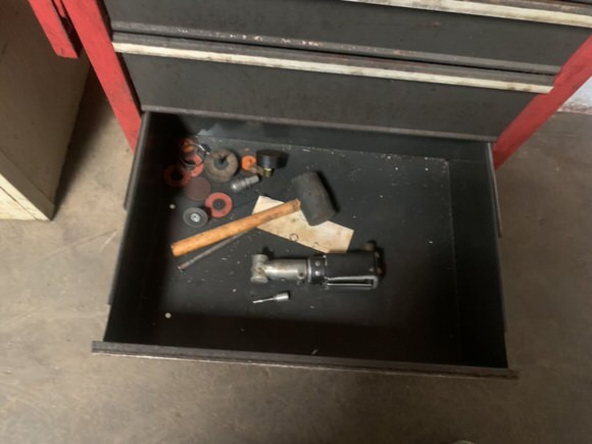 CRAFTSMAN ROLL A ROUND TOOL BOX - Image 7 of 9
