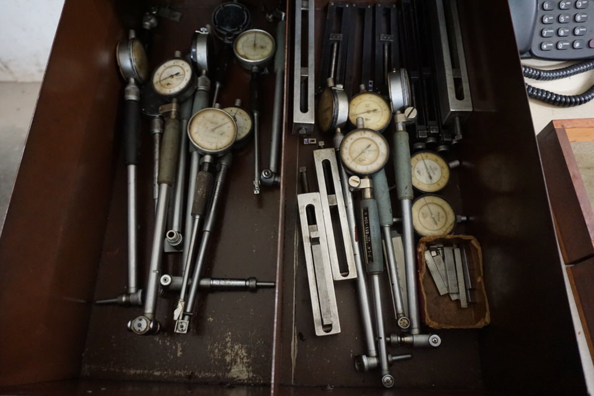 (7) DRAWER TOOL CABINET W/ ASSORT GAUGES IN NEED OF REPAIR - Image 4 of 4