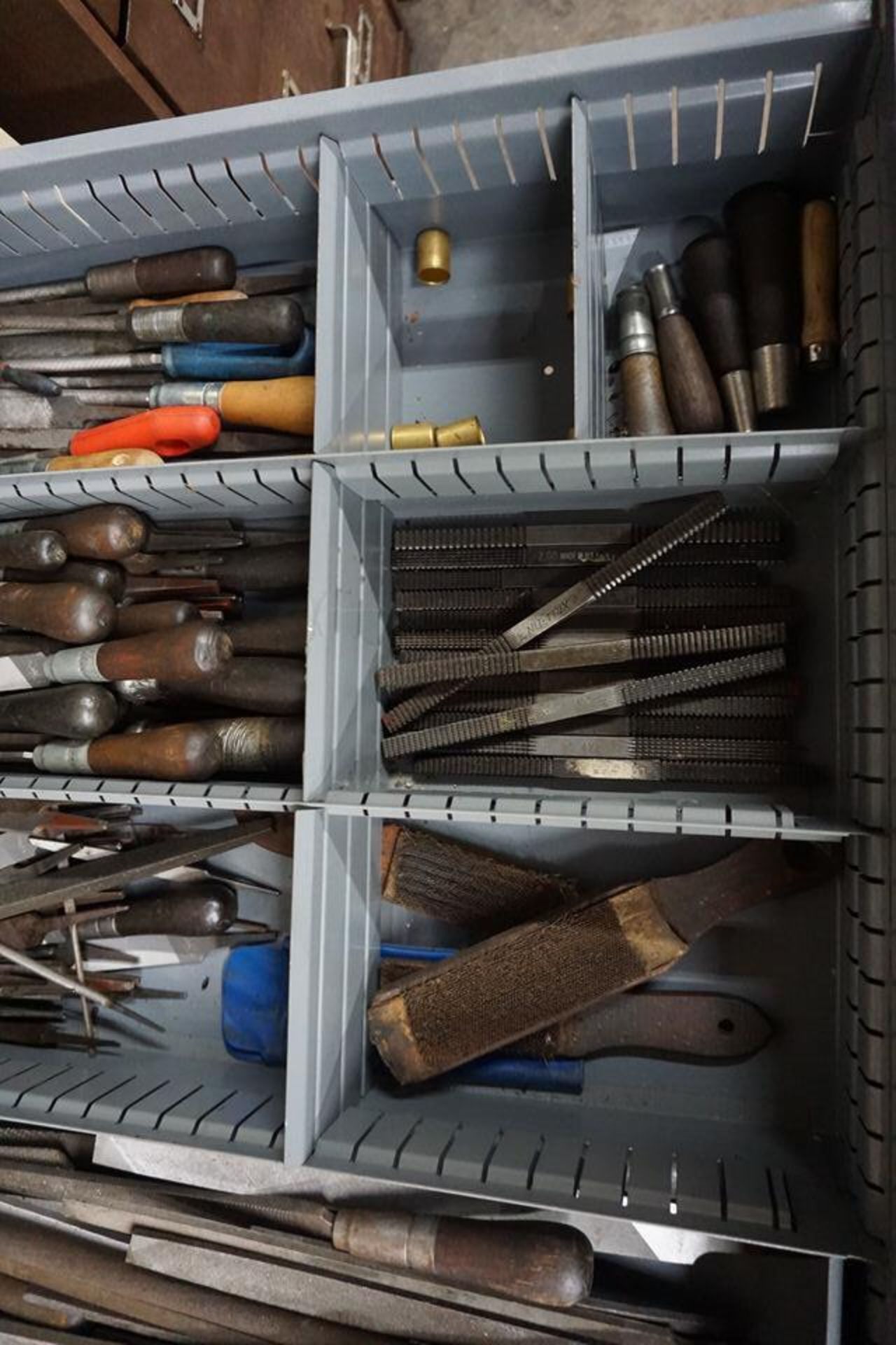(6) DRAWER TOOL CABINET W/ CONT: ABRASIVES, FILES, HAND TOOLS - Image 4 of 7