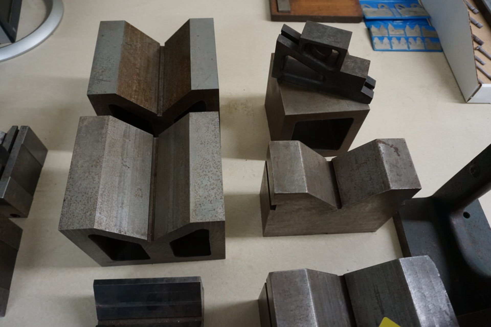 ASSORT LARGE V BLOCKS, RIGHT ANGLE PLATES - Image 2 of 2