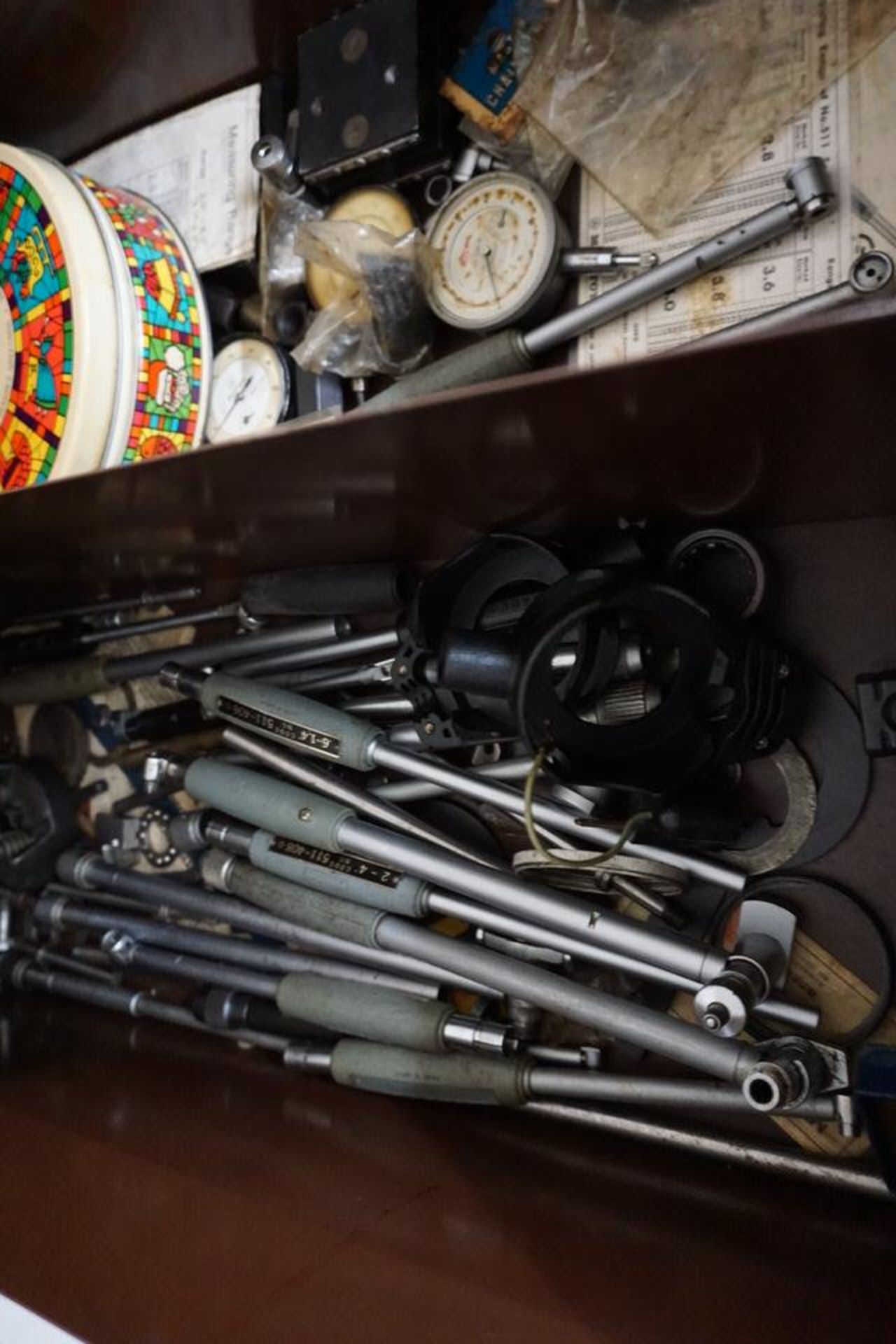 (7) DRAWER TOOL CABINET W/ ASSORT GAUGES IN NEED OF REPAIR - Image 2 of 4