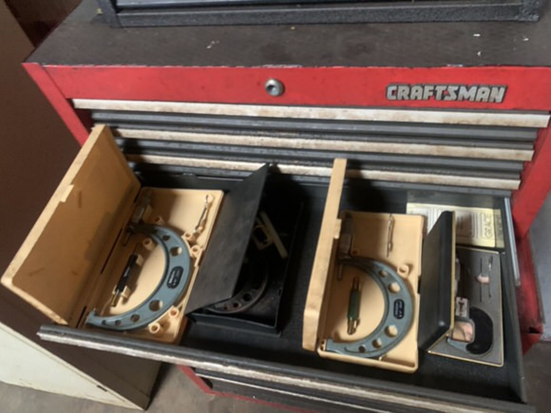 CRAFTSMAN ROLL A ROUND TOOL BOX - Image 6 of 9