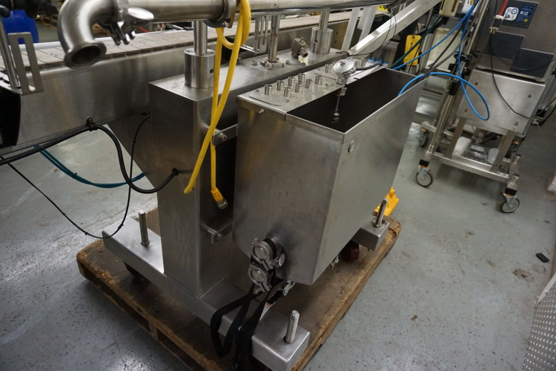 2020 ACASI 16 HEAD AUTOMATIC PRESSUR OVERFLOW LIQUID FILLER, OMRON CONTROLLER, 10' CONVEYOR 4" WIDE, - Image 7 of 13