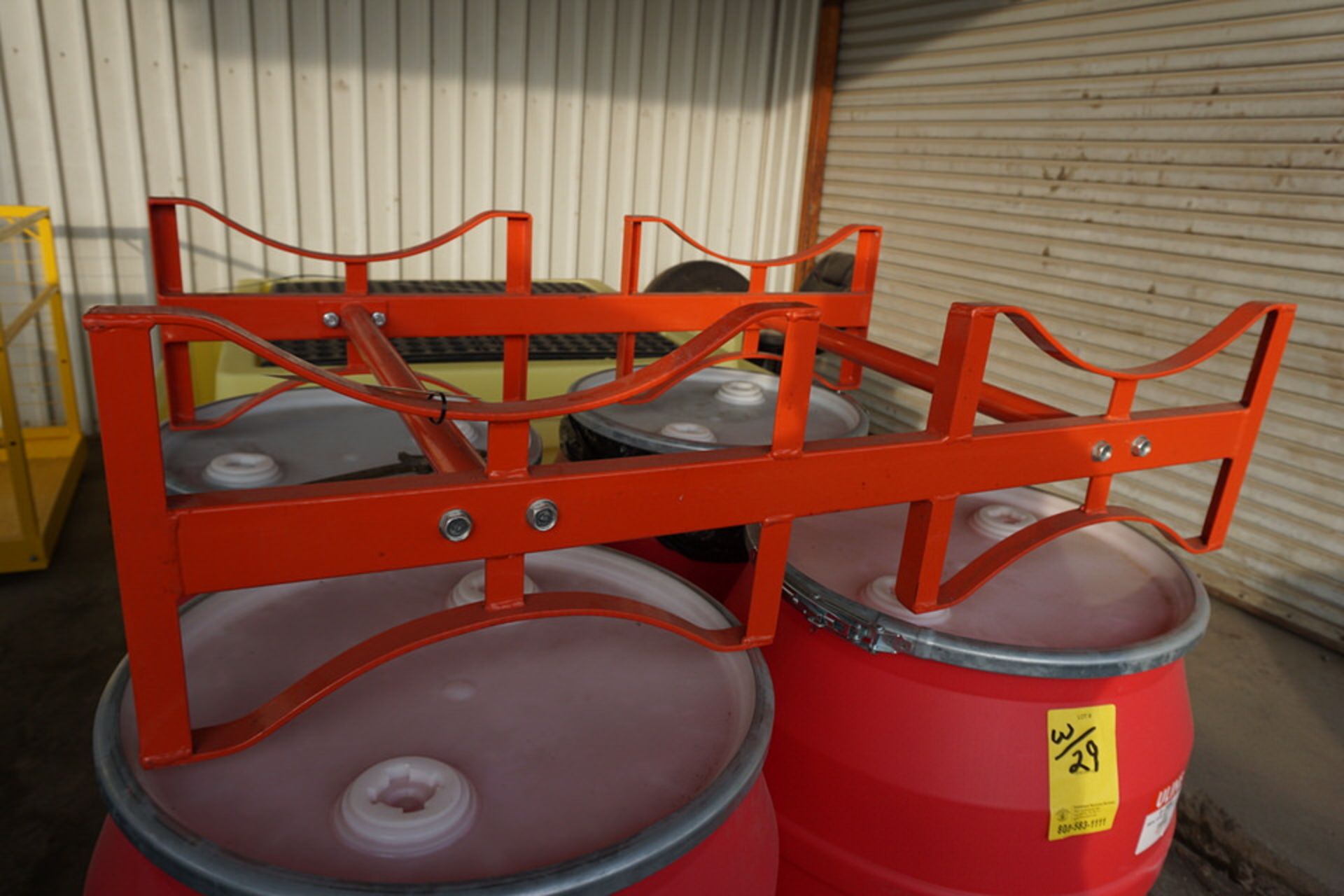 U LINE 55 GAL DRUM RACK W/ (4) U LINE 55 GAL DRUMS #S-20852, PLASTIC W/ LIDS, EMPTY - Image 2 of 4