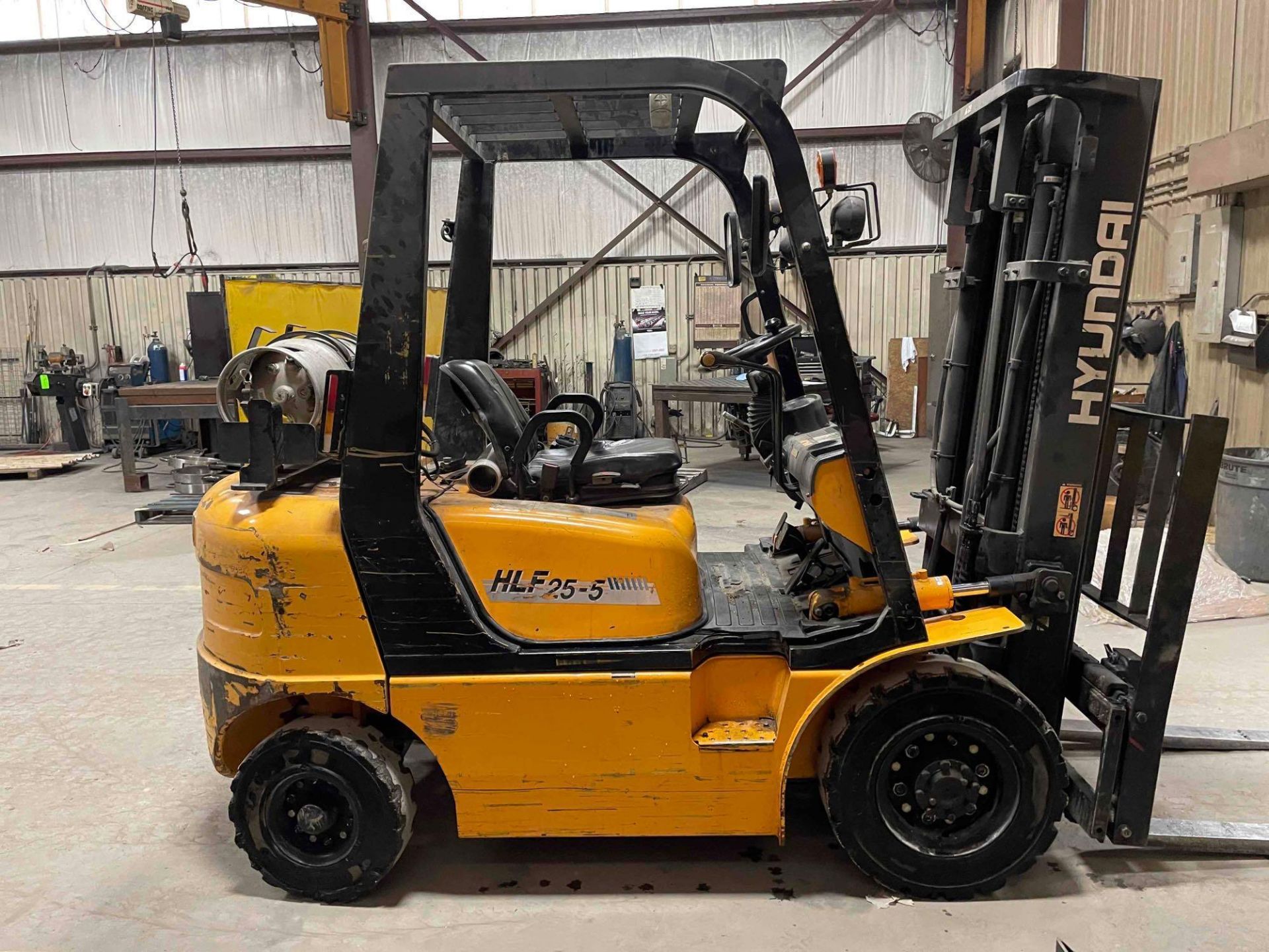 Hyundai HLF 25-5 Forklift