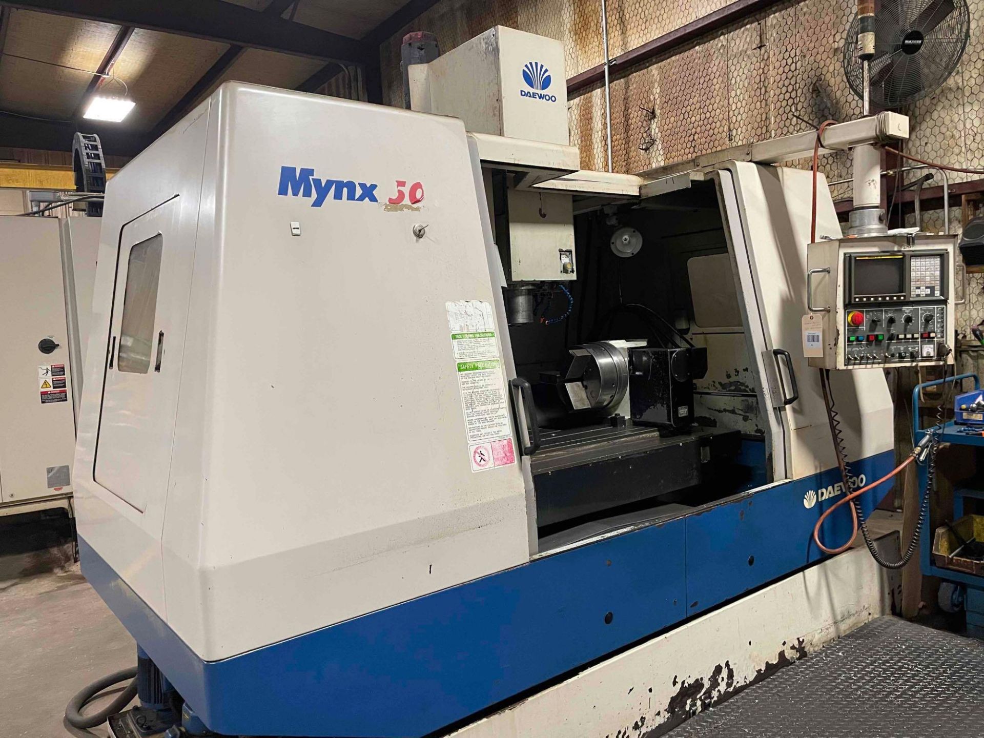 Daewoo Mynx 500 CNC Vertical Machining Center - Image 2 of 13