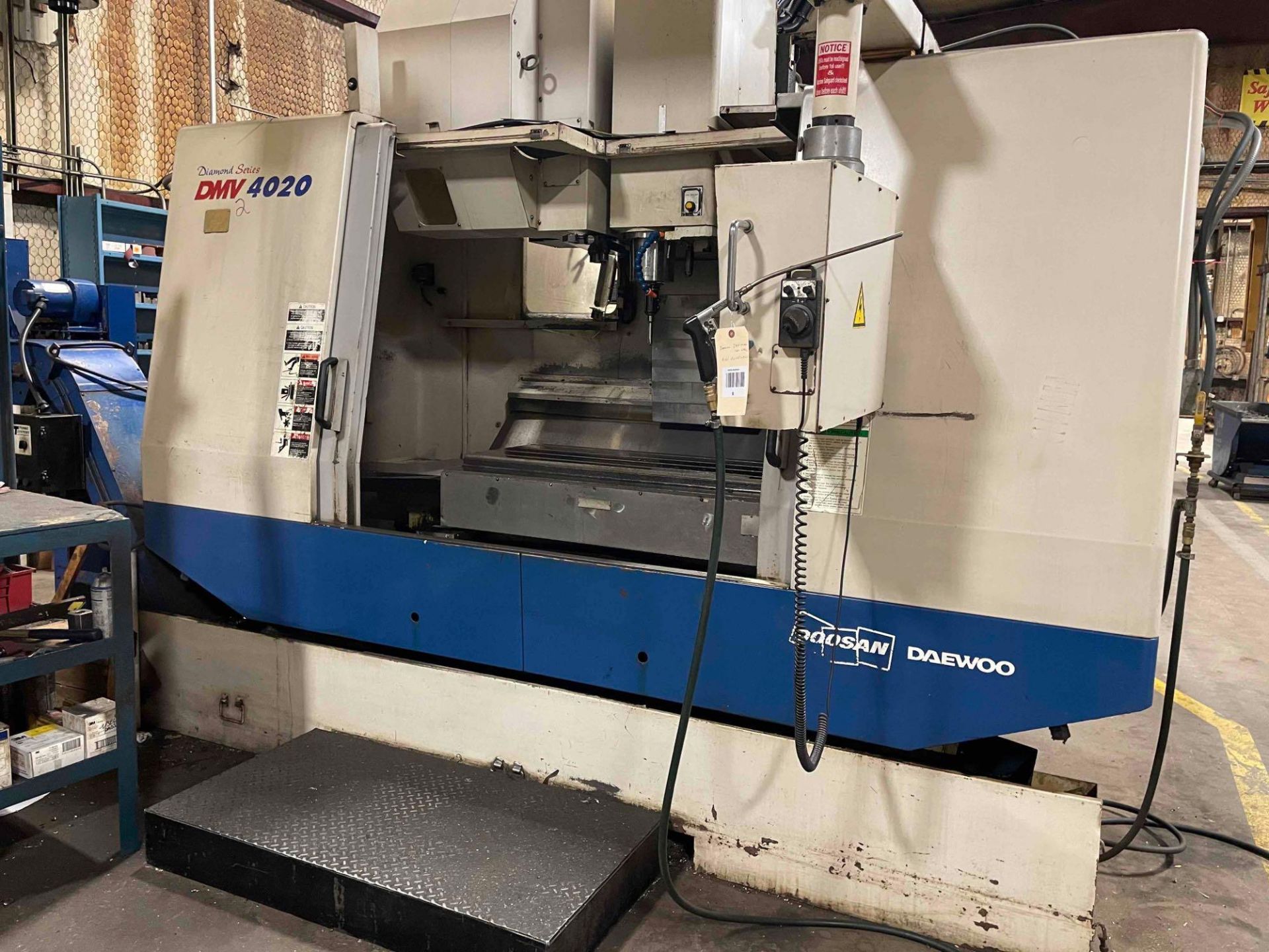 Daewoo DMV4020 CNC Vertical Machining Center - Image 8 of 11