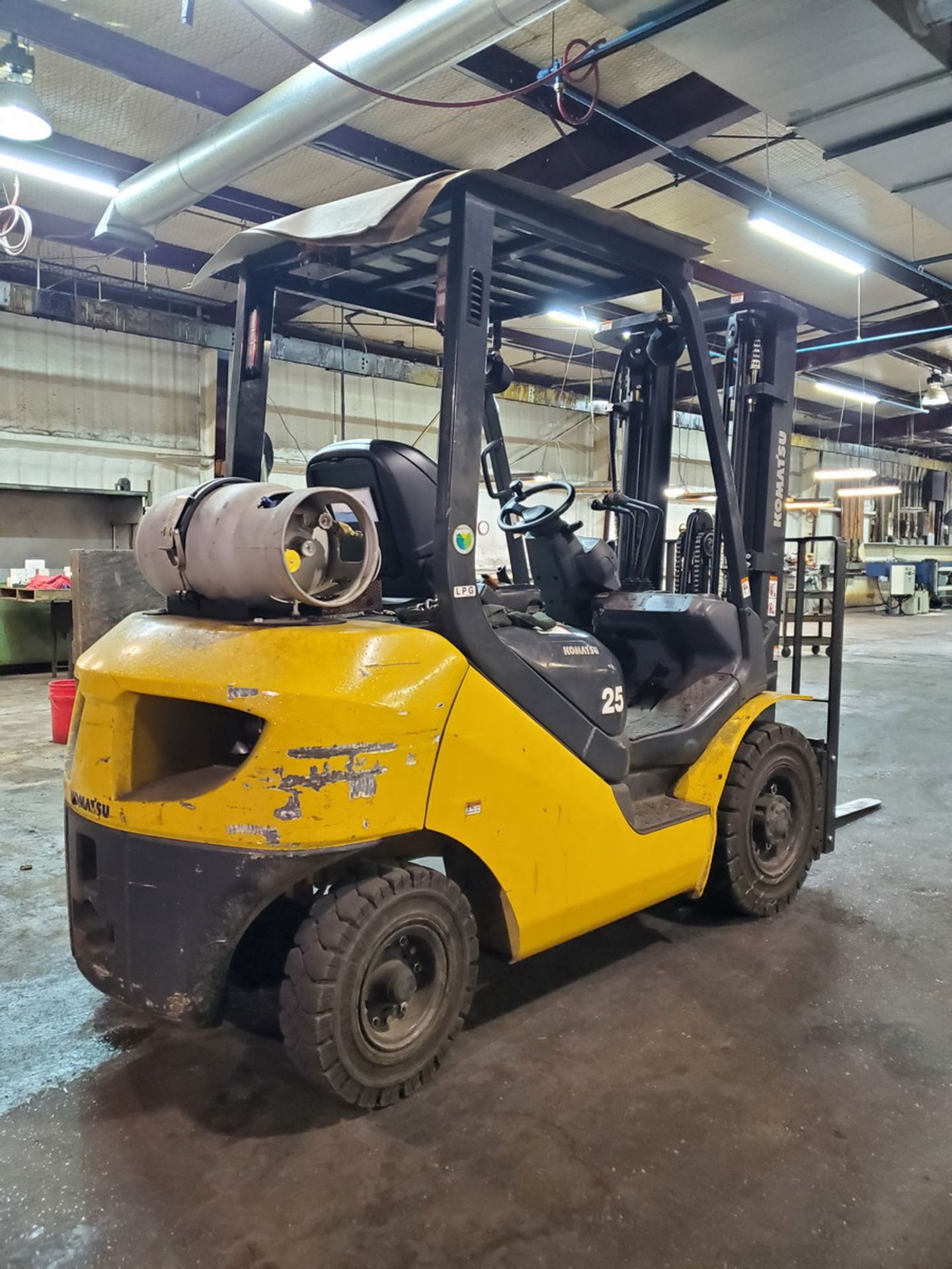 2018 Komatsu FG25T-16 Fork Lift 3-Stage Mast, Cap: 5K, 188" Max Lift Ht.; 48" Forks, Sideshift - Image 4 of 12