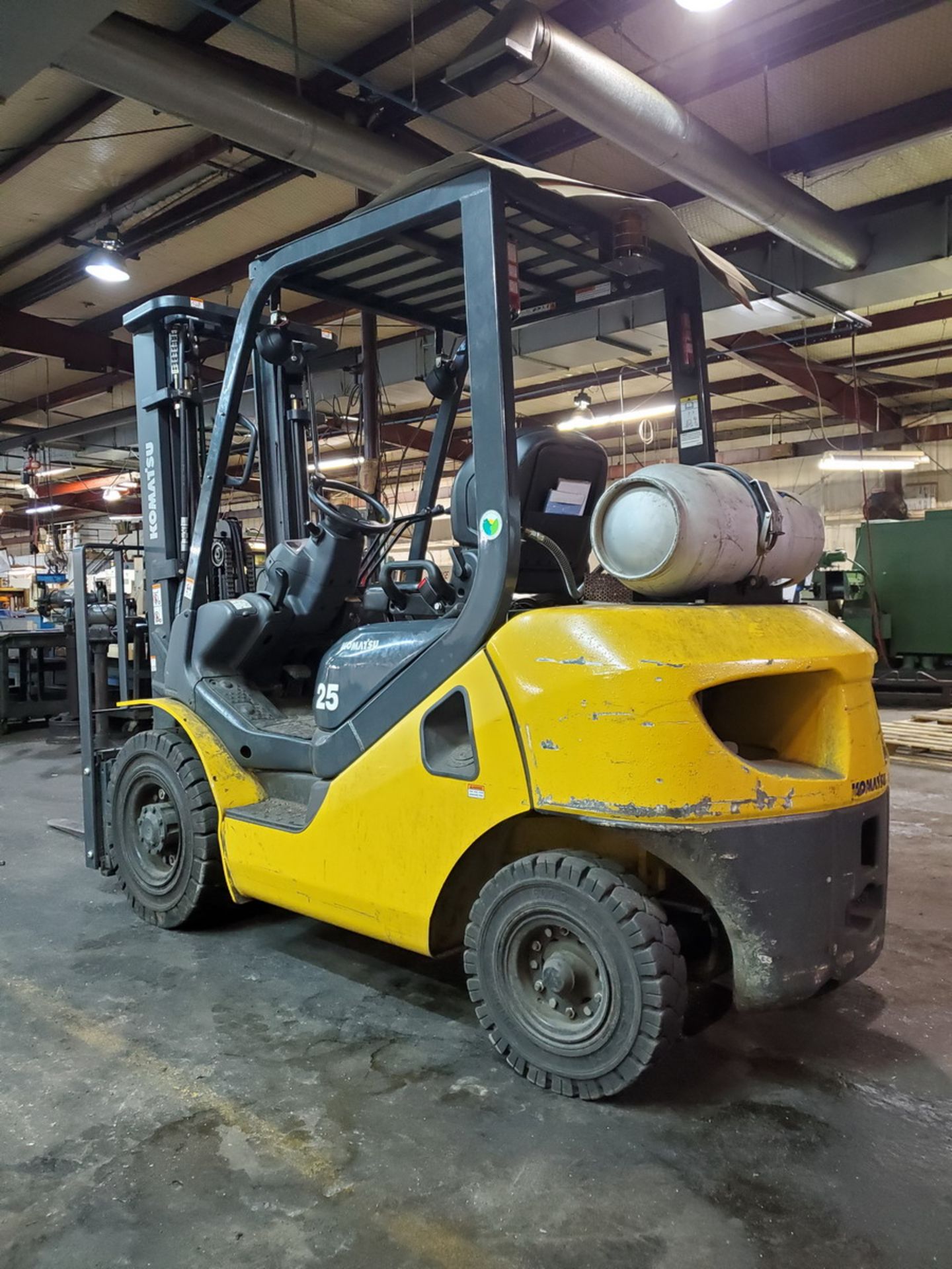 2018 Komatsu FG25T-16 Fork Lift 3-Stage Mast, Cap: 5K, 188" Max Lift Ht.; 48" Forks, Sideshift - Image 3 of 12