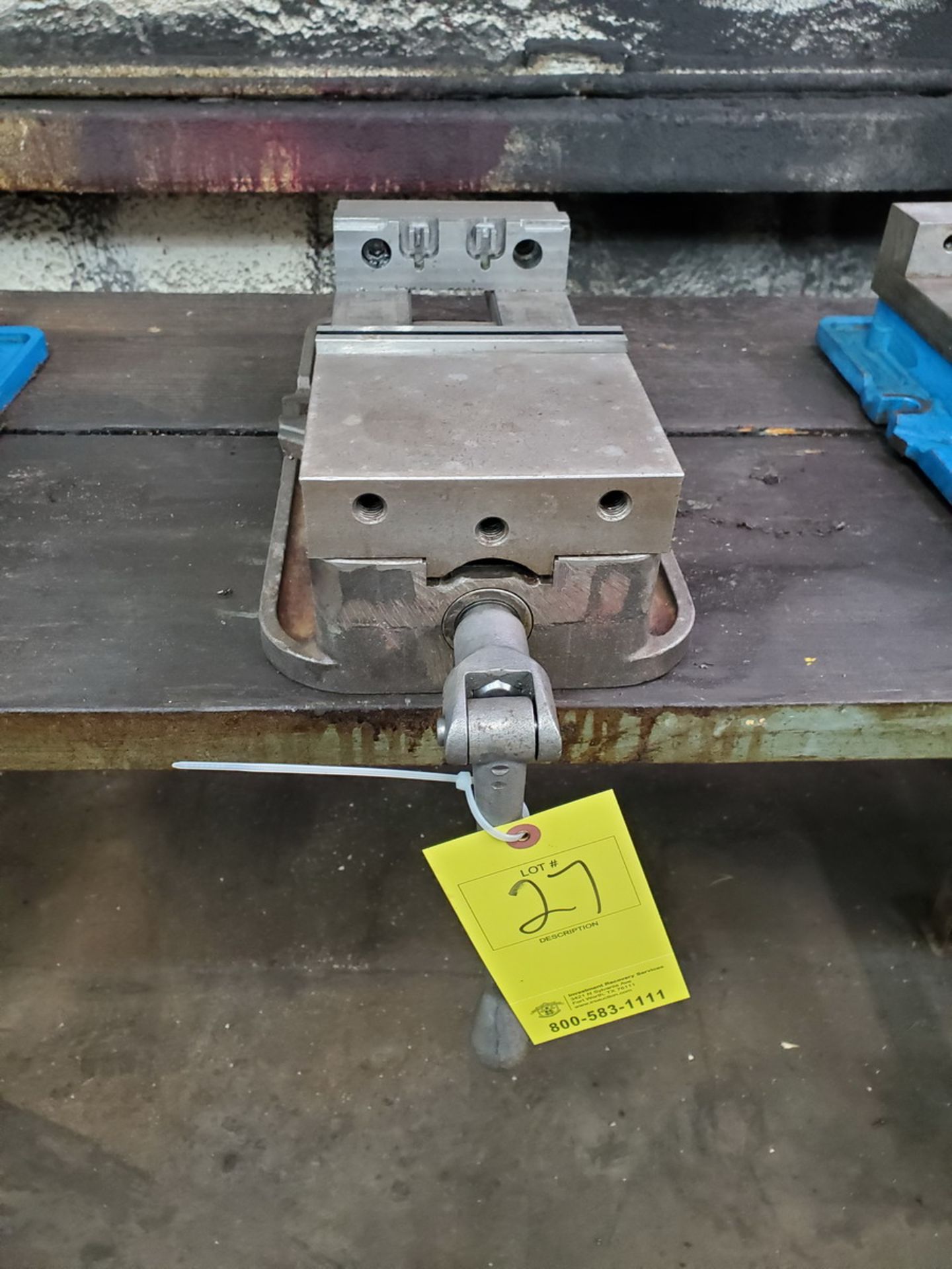 Kurt 6" Angloc Vise