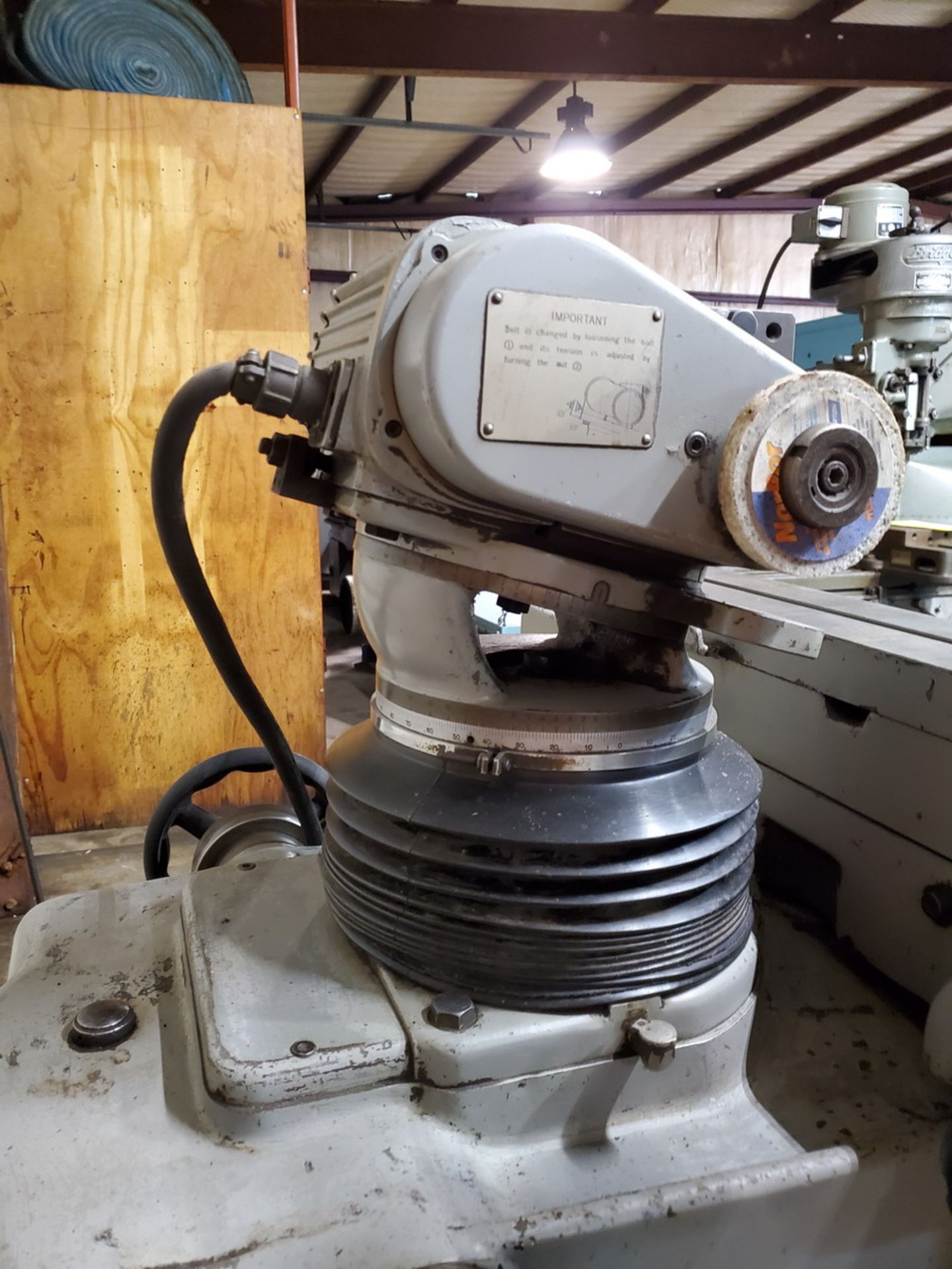 Makino C-40 Tool&Cutter Grinder Machine W/ 3-Jaw Chuck; W/ Tooling & Accessories - Image 14 of 26
