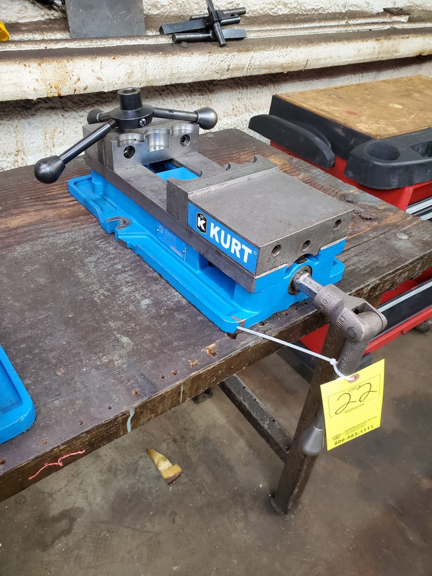 Kurt 6" Angloc Vise W/ Spare Handle - Image 2 of 3