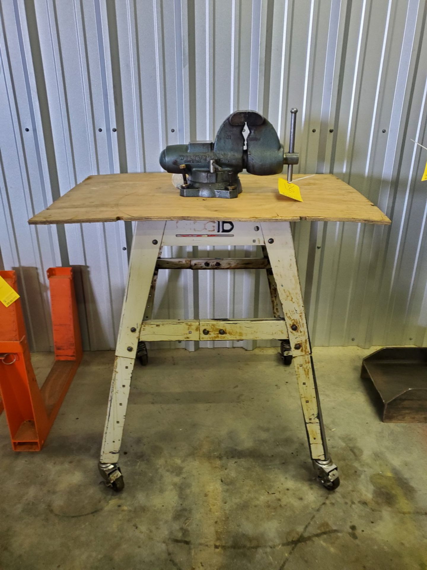 Wilton 4-1/2" Vise W/ Rolling Stand