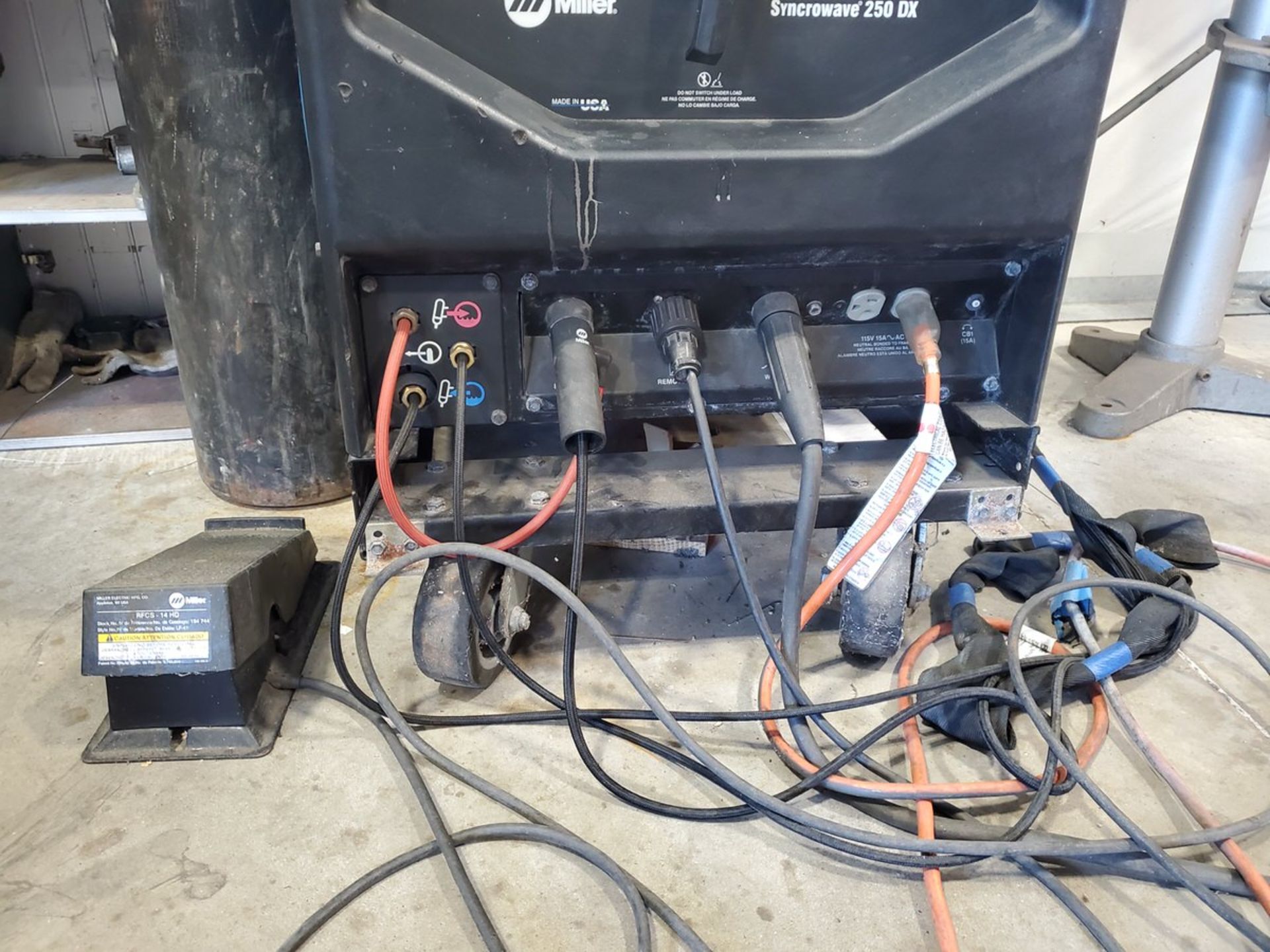 Miller Syncrowave 250DX Tig/Stick Welder 200/230/460V, 110/96/48A, 50/60HZ, 1PH, W/ Foot Controller/ - Image 5 of 7