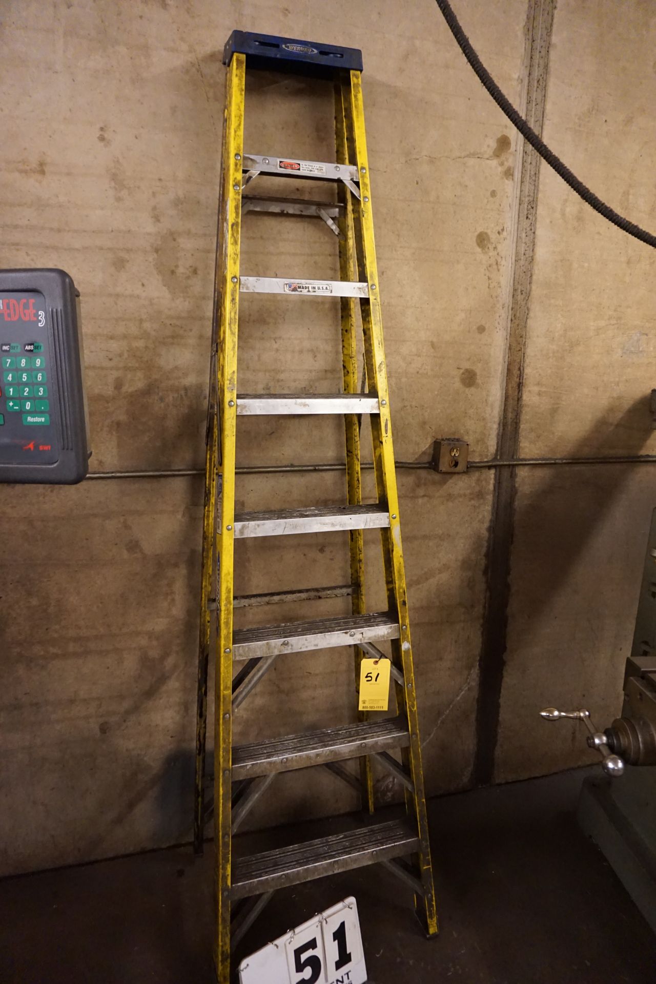 WERNER 8' FIBERGLASS LADDER