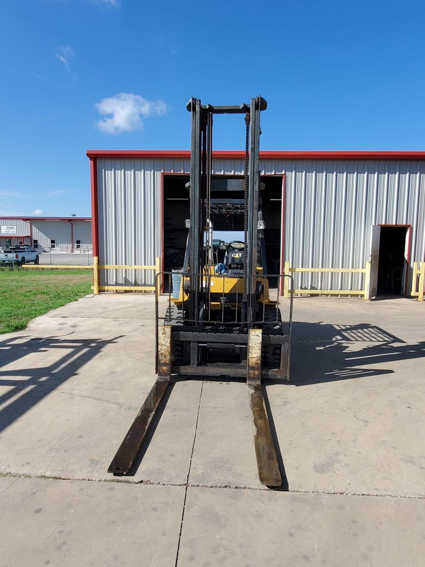 CAT DP40K1 Diesel 2-Stage Forklift 7400lbs Cap.; W/ Sideshift; 72" Forks, 3,858hrs, Max Lift Ht: - Image 2 of 18