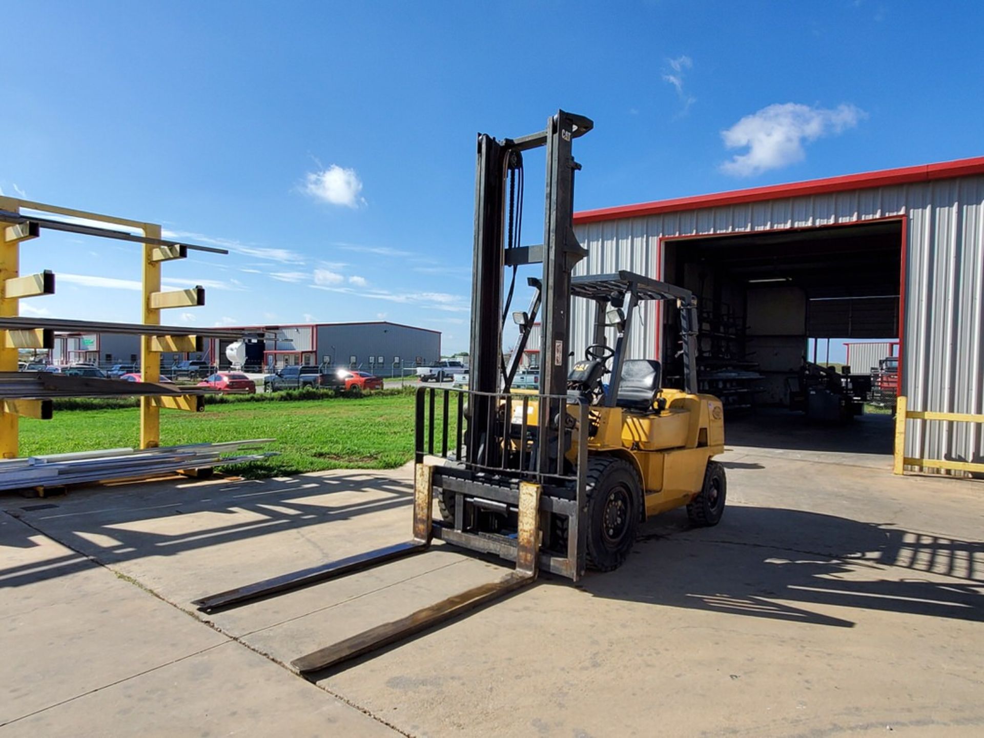 CAT DP40K1 Diesel 2-Stage Forklift 7400lbs Cap.; W/ Sideshift; 72" Forks, 3,858hrs, Max Lift Ht: