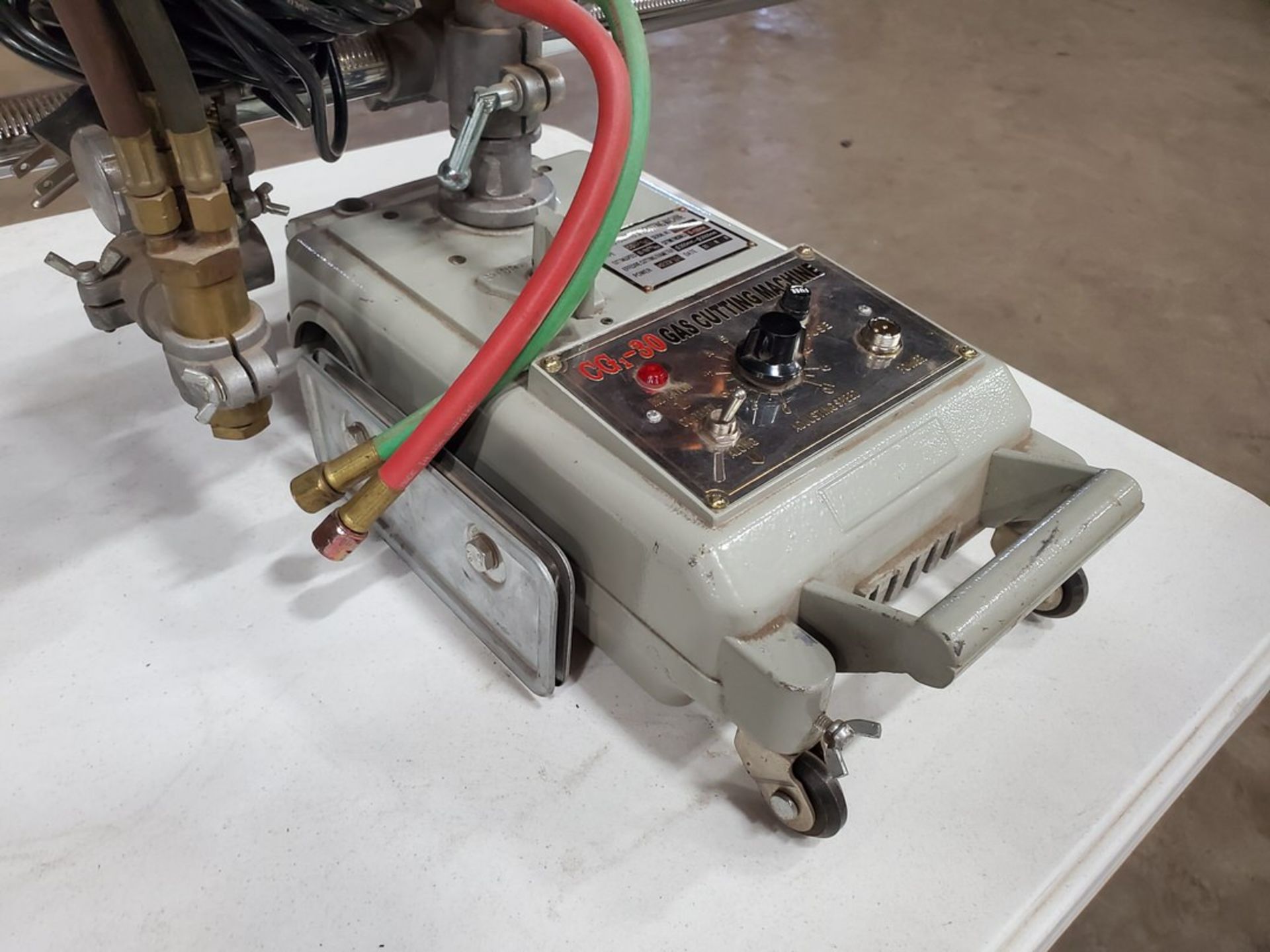 2019 CG1-30 Semiautomatic Gas Cutting Machine 220V, 50HZ; Cutting Speed: 50-70mm/min.; Cutting - Image 4 of 9