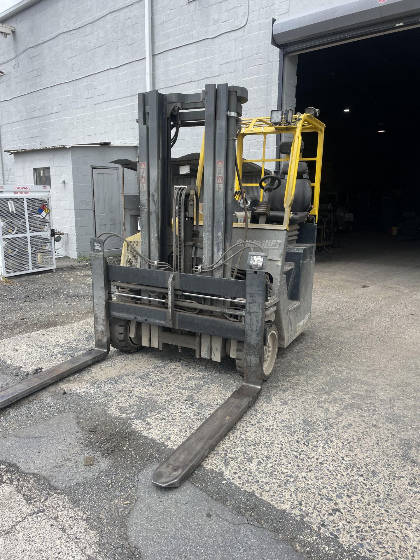 2019 Combilift CB9000 Multi Directional Forklift, Cap: 9,000 lbs w/ Kooi Reach Forks: 48" to 81" - Image 4 of 15