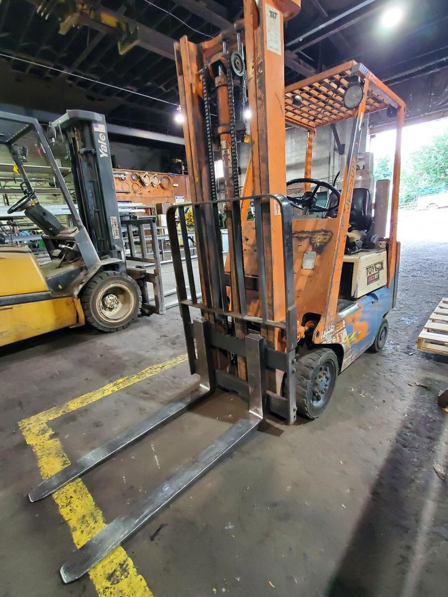 Toyota 4G-2FGC15 LP Forklift 48" Forks, 2-Stage Mast; 3K Cap., 130" Max Lift, Hrs: 3959 (Manual - Image 2 of 10