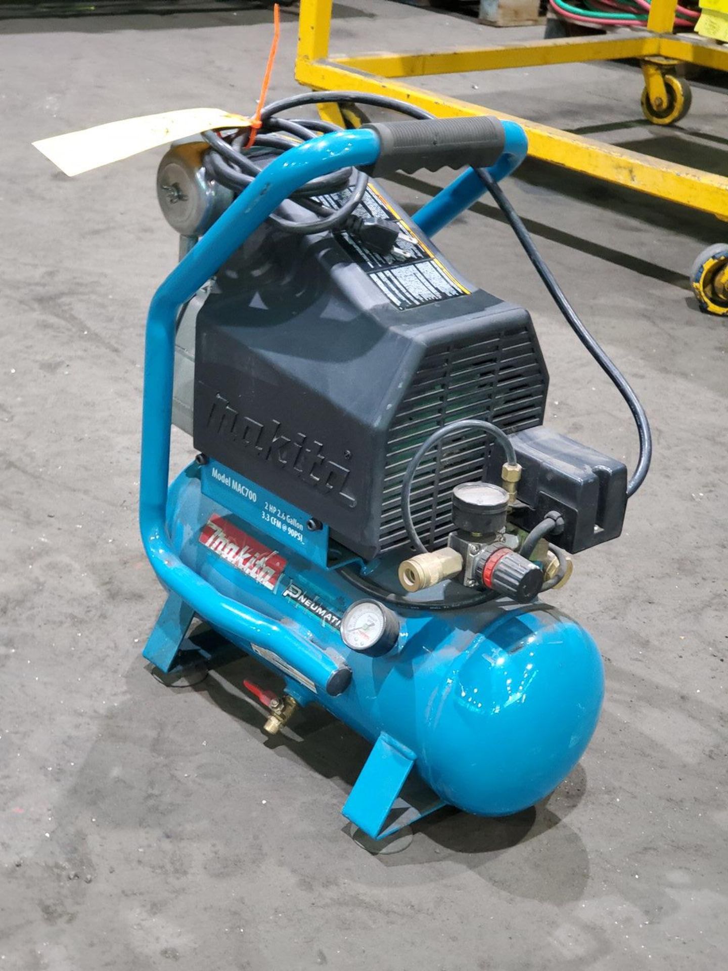 Makita MAC700 Air Compressor 2HP, 2.6gal, 3.3cfm@90psi - Image 6 of 7