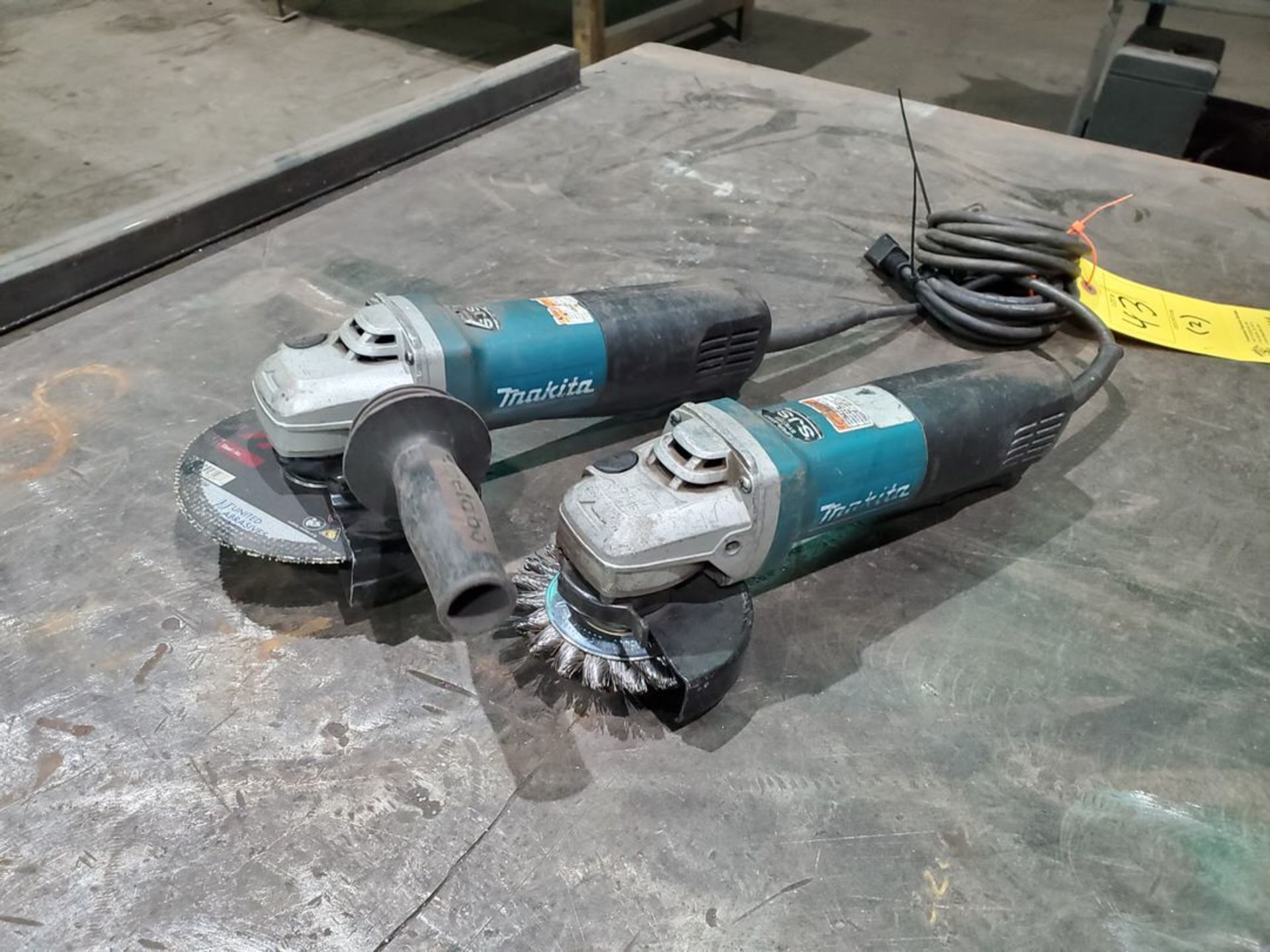 Makita (2) 4-1/2" Angle Grinders 120V, 60HZ, 10A - Image 2 of 4