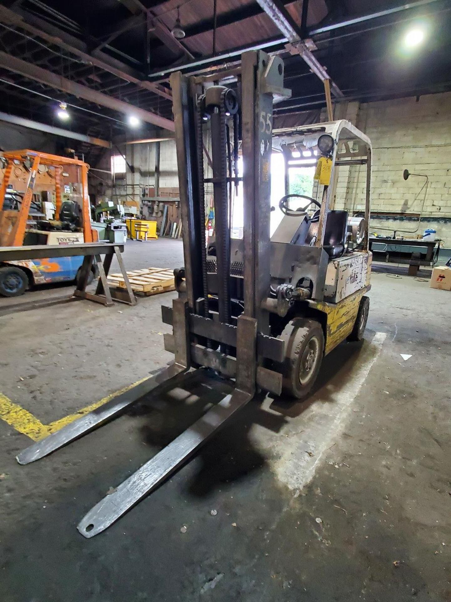 Yale LP Forklift 48" Forks, 1-Stage Mast; 4K Cap., 130" Max Lift, Hrs: 1502 - Image 4 of 12