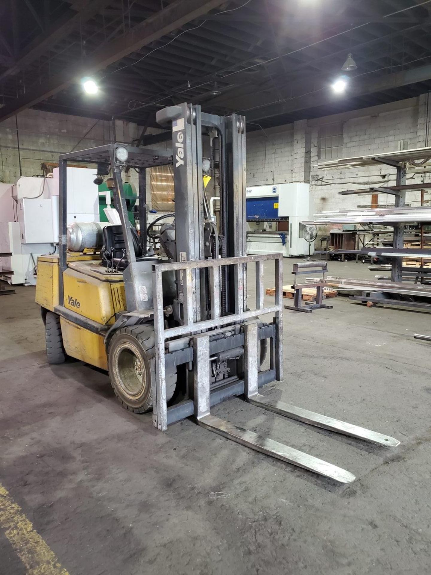 Yale LP Forklift 48" Forks, 3-Stage Mast, 6300lbs Cap @ 164" Max Lift; 5800lb Cap @ 199" Max Lift, - Image 2 of 13