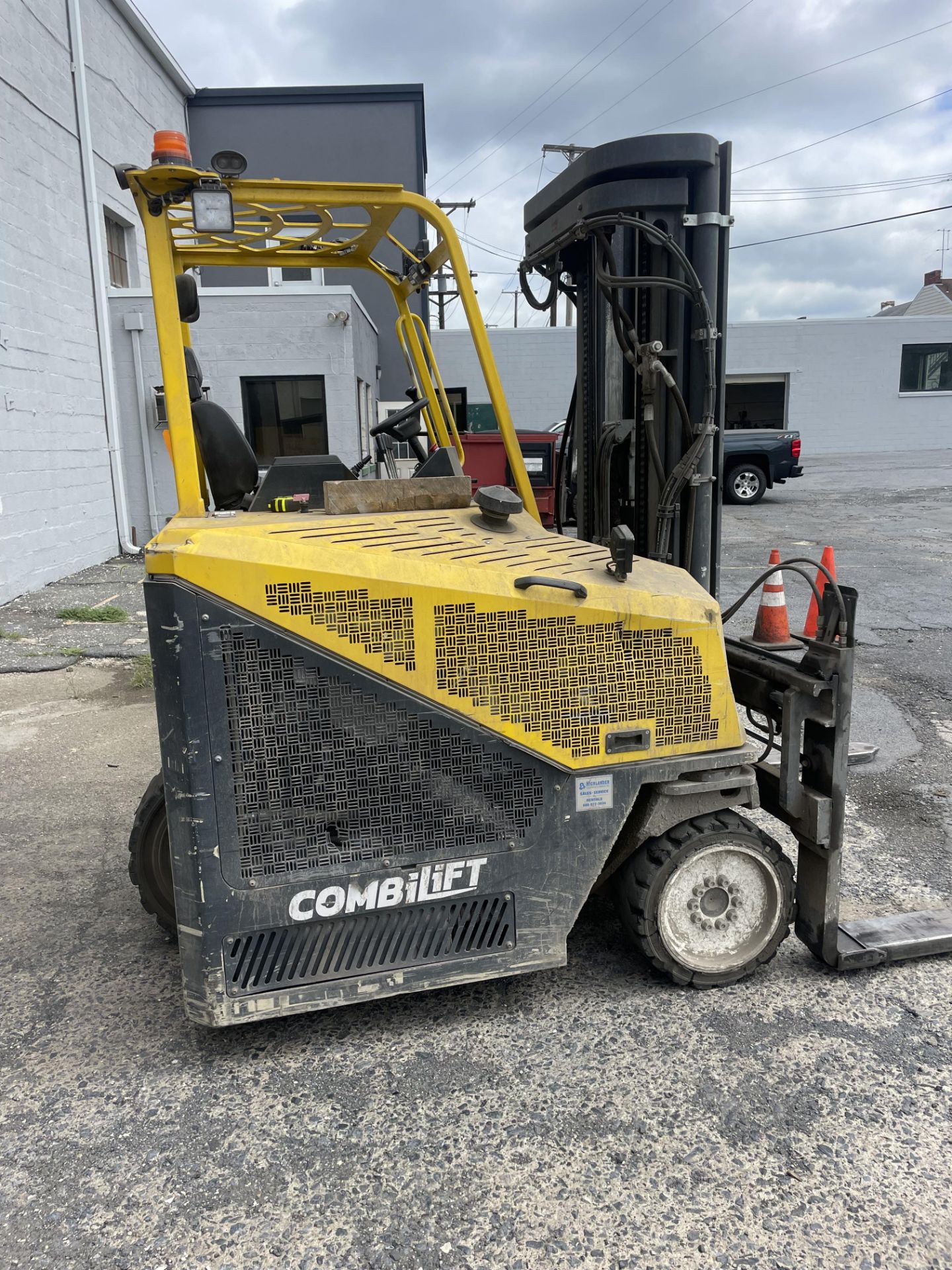 2019 Combilift CB9000 Multi Directional Forklift, Cap: 9,000 lbs w/ Kooi Reach Forks: 48" to 81"