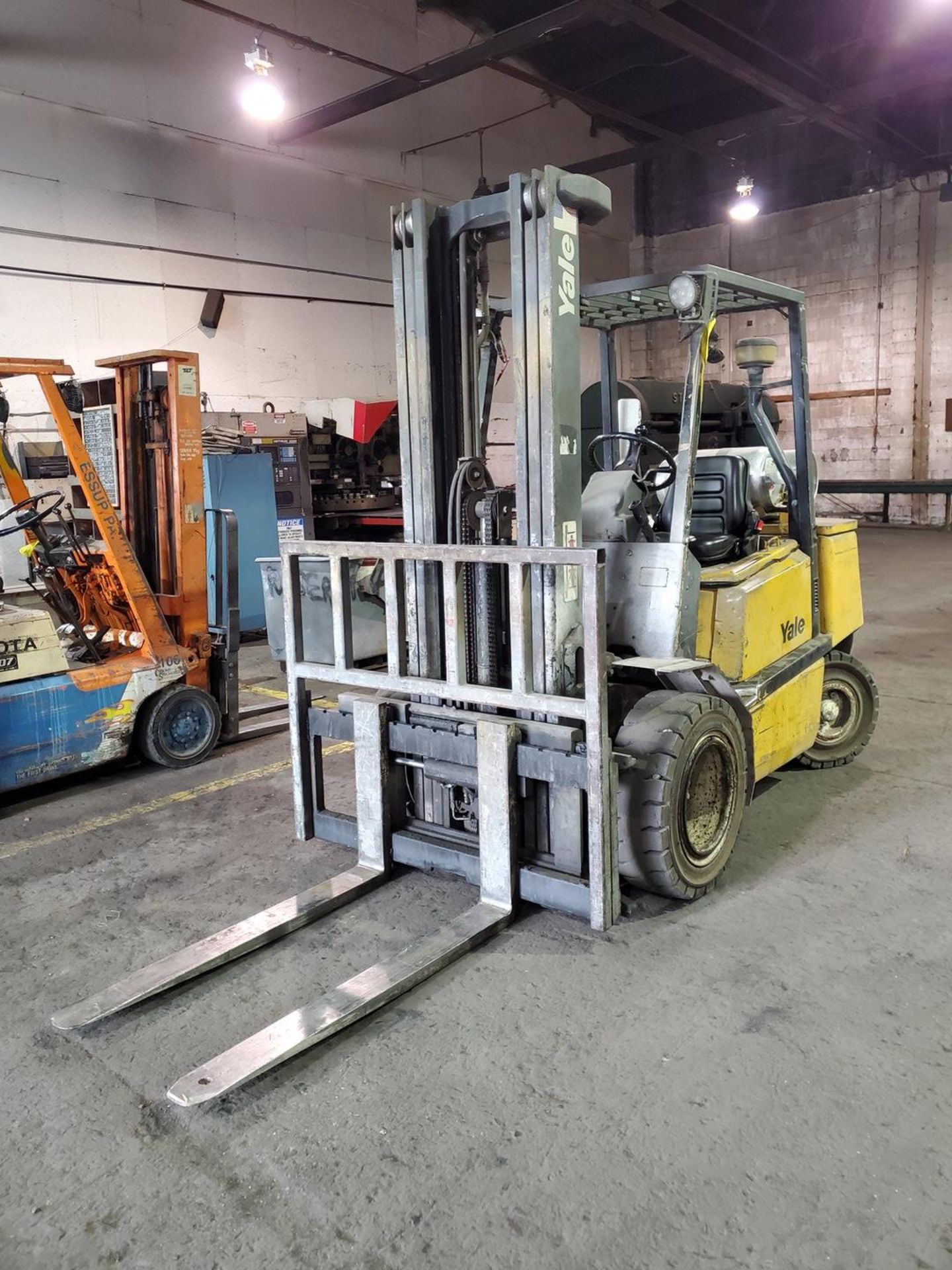 Yale LP Forklift 48" Forks, 3-Stage Mast, 6300lbs Cap @ 164" Max Lift; 5800lb Cap @ 199" Max Lift,