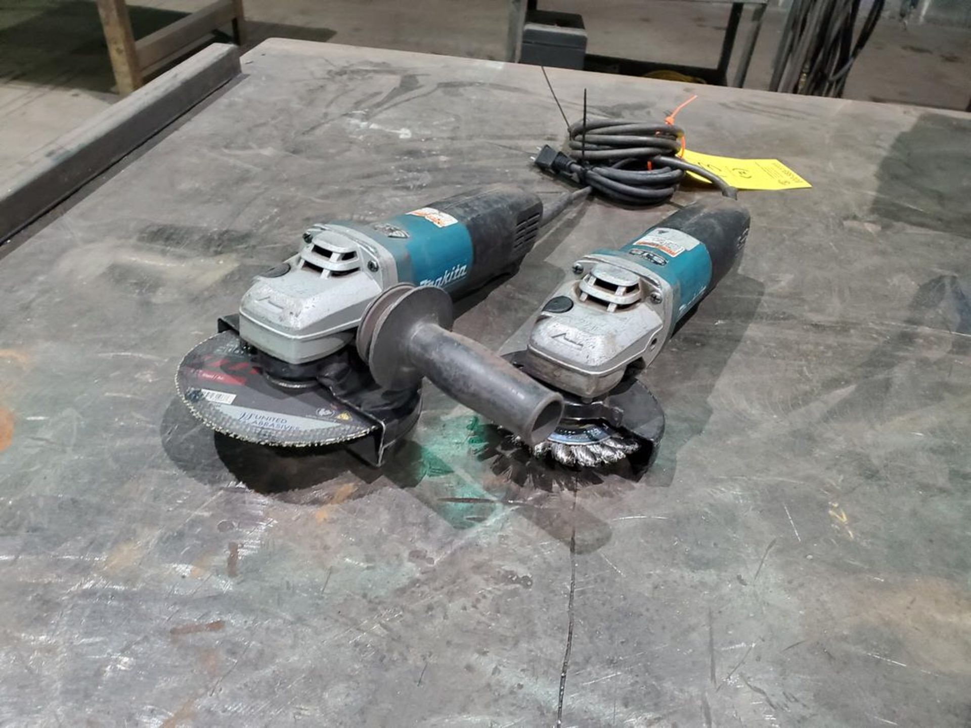 Makita (2) 4-1/2" Angle Grinders 120V, 60HZ, 10A - Image 3 of 4