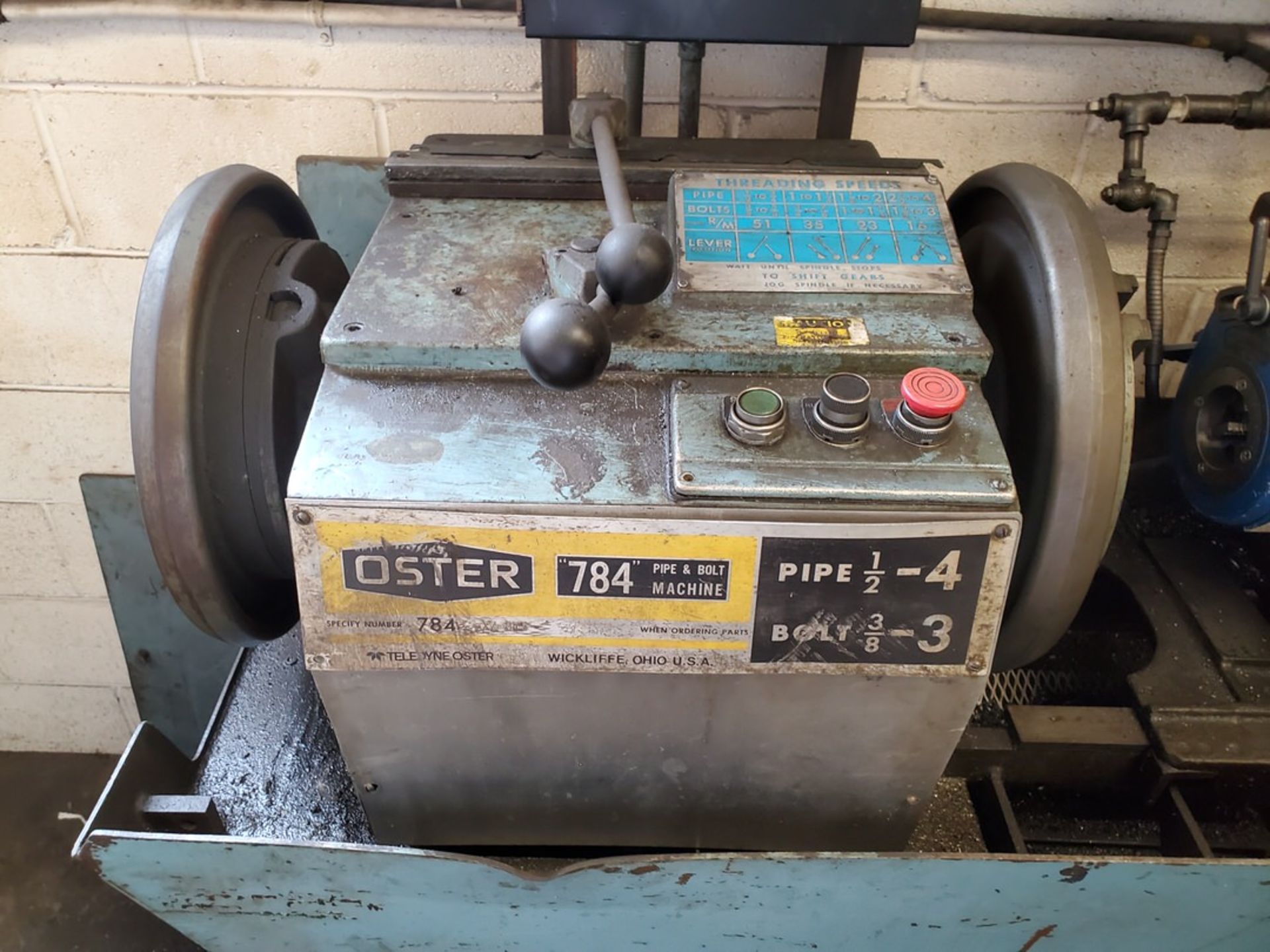 Oster 784 Pipe & Bolt Machine W/ Accessories, Cutting Thread Oil, etc. - Image 5 of 17