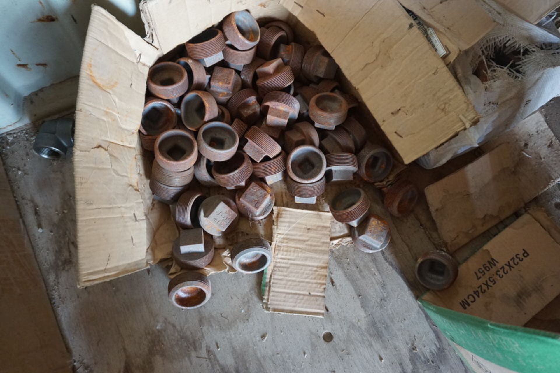 CONTENTS OF STORAGE CONTAINER, PIPE PLUGS, T'S, 4 WAY PIPE NIPPLES, APPROX 1,500 PCS - Image 12 of 15