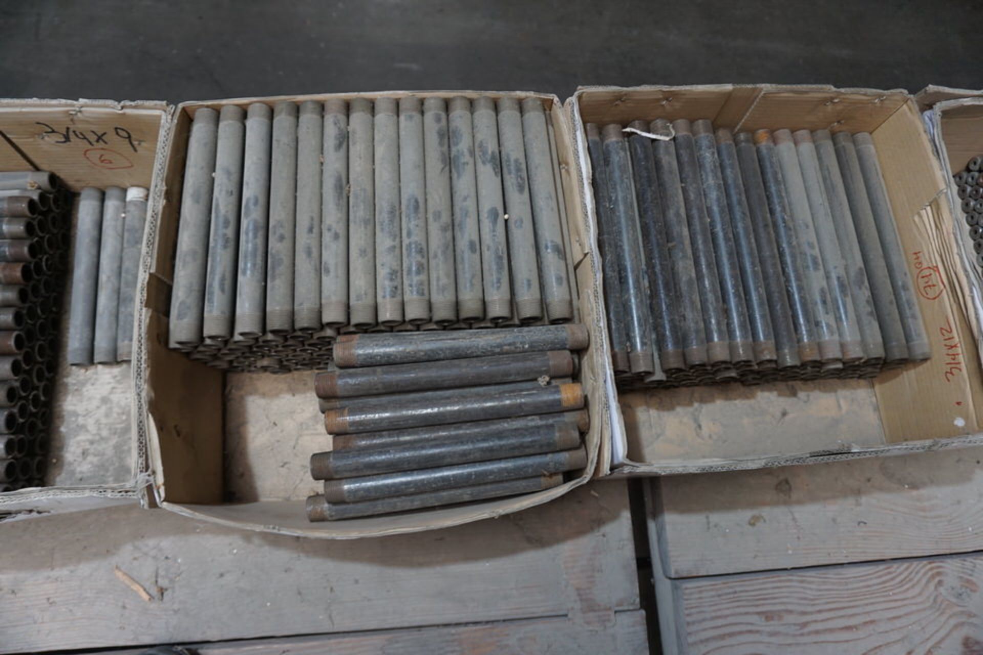 CONT OF TOP OF SHELVES: ASSORT SIZE PIPE NIPPLES, RANGE 1/8"X1" TO 2 1/2"X10" APPROX 3,000 PCS - Image 10 of 34