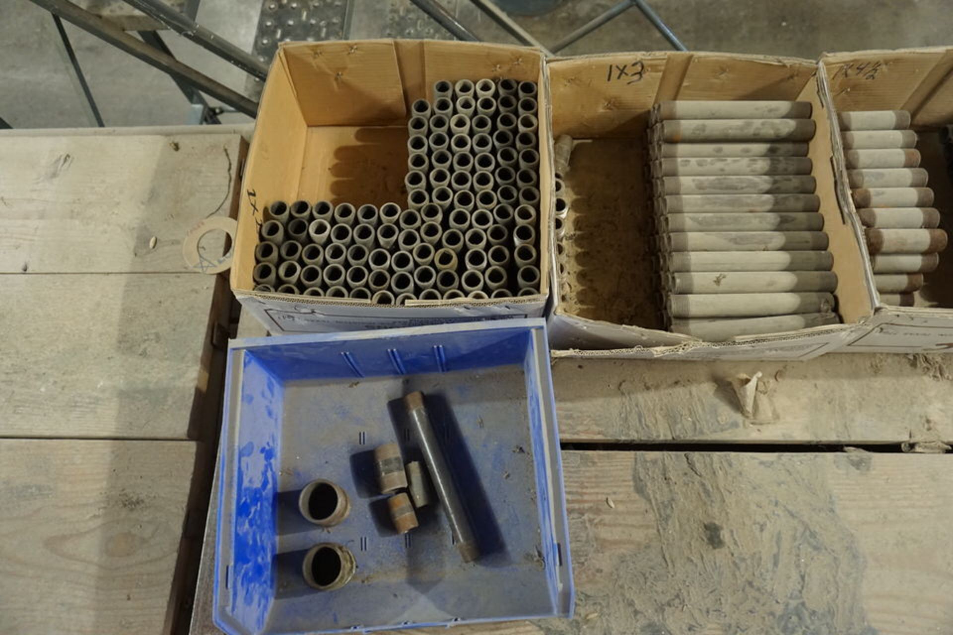 CONT OF TOP OF SHELVES: ASSORT SIZE PIPE NIPPLES, RANGE 1/8"X1" TO 2 1/2"X10" APPROX 3,000 PCS - Image 18 of 34