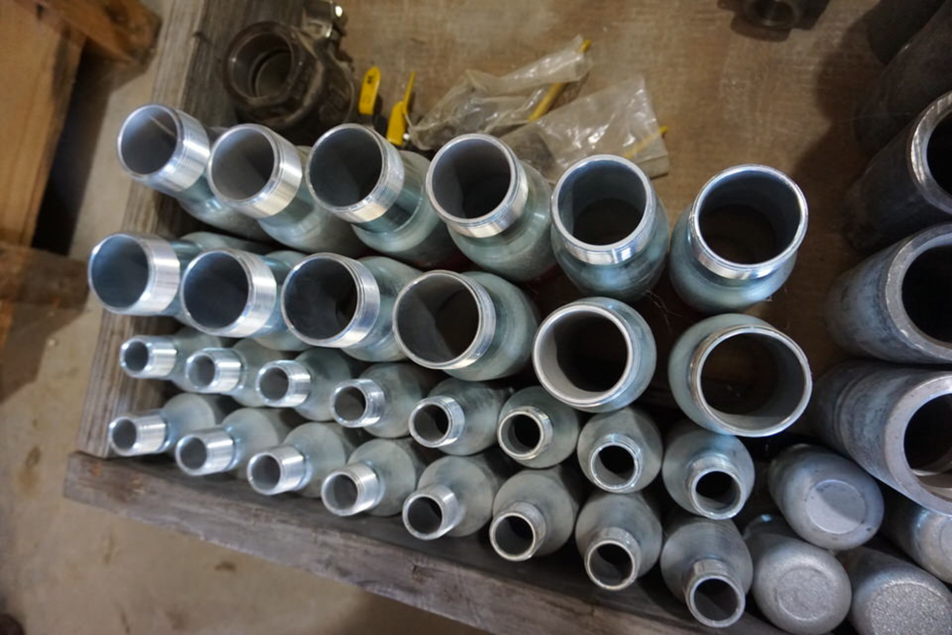 PIPE NIPPLES, T'S, L'S, BULLET PLUGS, SWAGE NIPPLES, 6" TANK FLANGES - Image 2 of 5