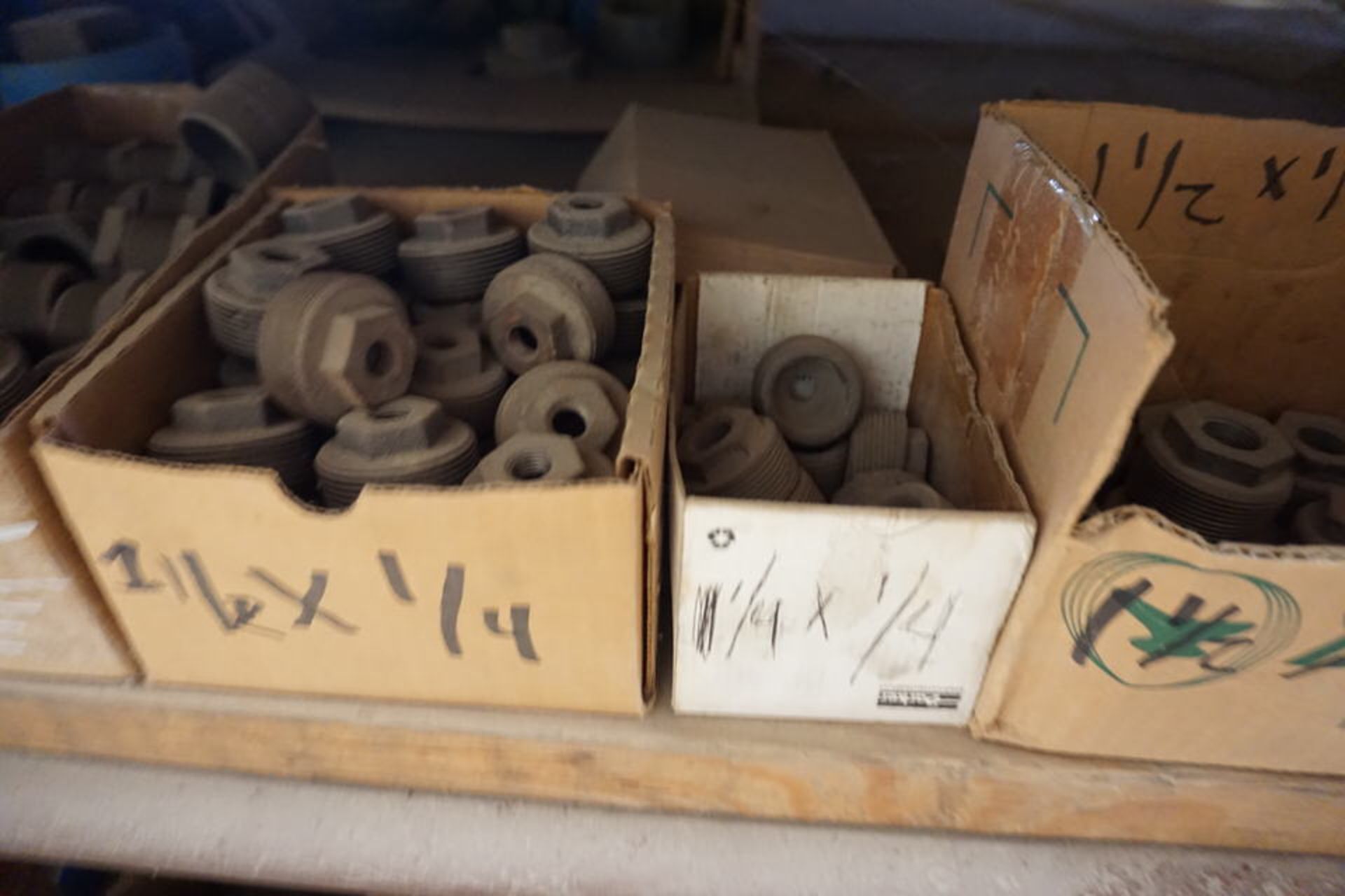 CONT OF SHELF: ASSORT SIZE BALL VALVES, PIPE PLUGS, PIPE REDUCERS, CHECK VALVES, APPROX 400 PCS - Image 5 of 13