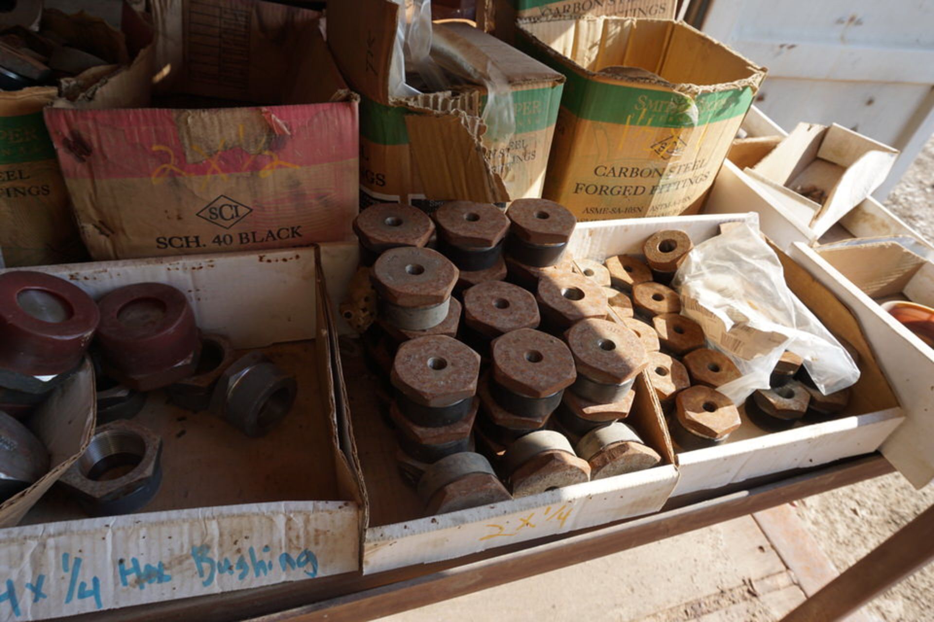 CONTENTS OF STORAGE CONTAINER, PIPE PLUGS, T'S, 4 WAY PIPE NIPPLES, APPROX 1,500 PCS - Image 4 of 15