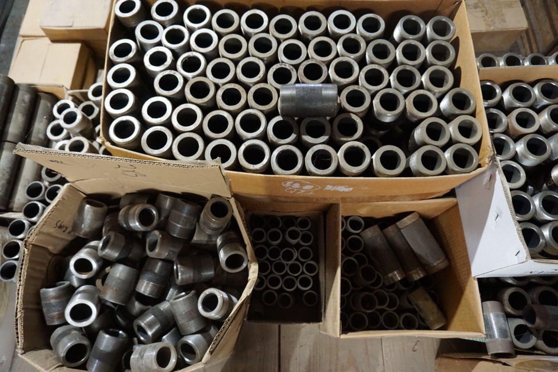 CONT OF TOP OF SHELVES: ASSORT SIZE PIPE NIPPLES, RANGE 1/8"X1" TO 2 1/2"X10" APPROX 3,000 PCS - Image 27 of 34