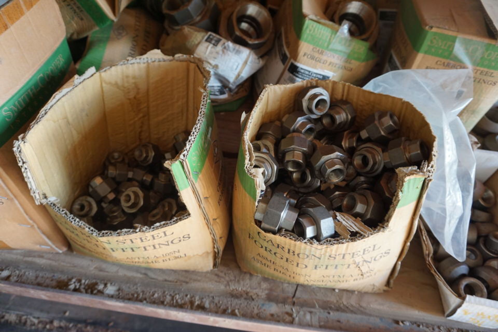 CONTENTS OF STORAGE CONTAINER, PIPE PLUGS, T'S, 4 WAY PIPE NIPPLES, APPROX 1,500 PCS - Image 5 of 15