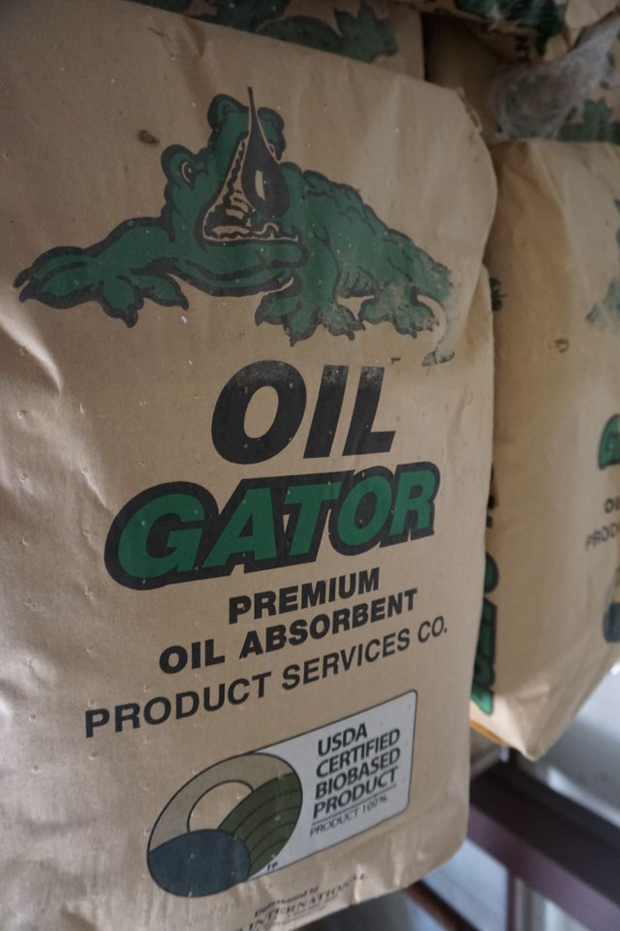 GATOR PREMIUM OIL ABSORBENT APPROX 34 40 LB BAGS - Image 2 of 2