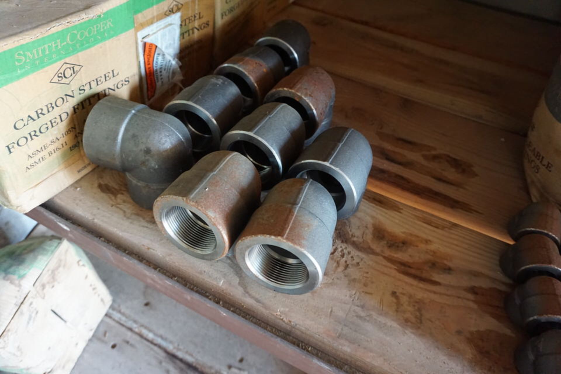 CONTENTS OF STORAGE CONTAINER, PIPE PLUGS, T'S, 4 WAY PIPE NIPPLES, APPROX 1,500 PCS - Image 7 of 15