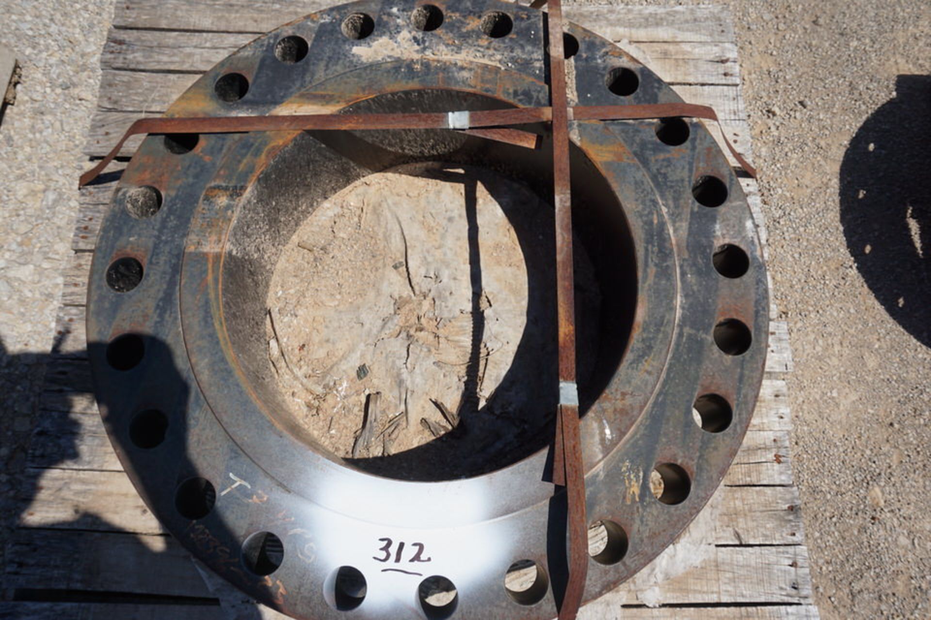 LG TANK FLANGE APPROX 32" DIA W/ 20" HOLE - Image 2 of 2