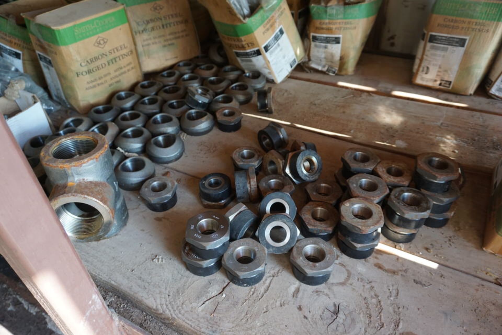 CONTENTS OF STORAGE CONTAINER, PIPE PLUGS, T'S, 4 WAY PIPE NIPPLES, APPROX 1,500 PCS - Image 3 of 15