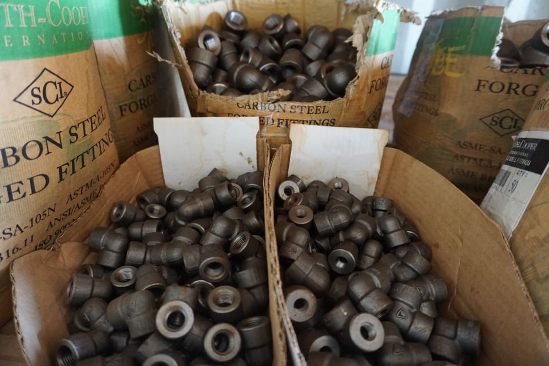 CONTENTS OF STORAGE CONTAINER, PIPE PLUGS, T'S, 4 WAY PIPE NIPPLES, APPROX 1,500 PCS - Image 9 of 15